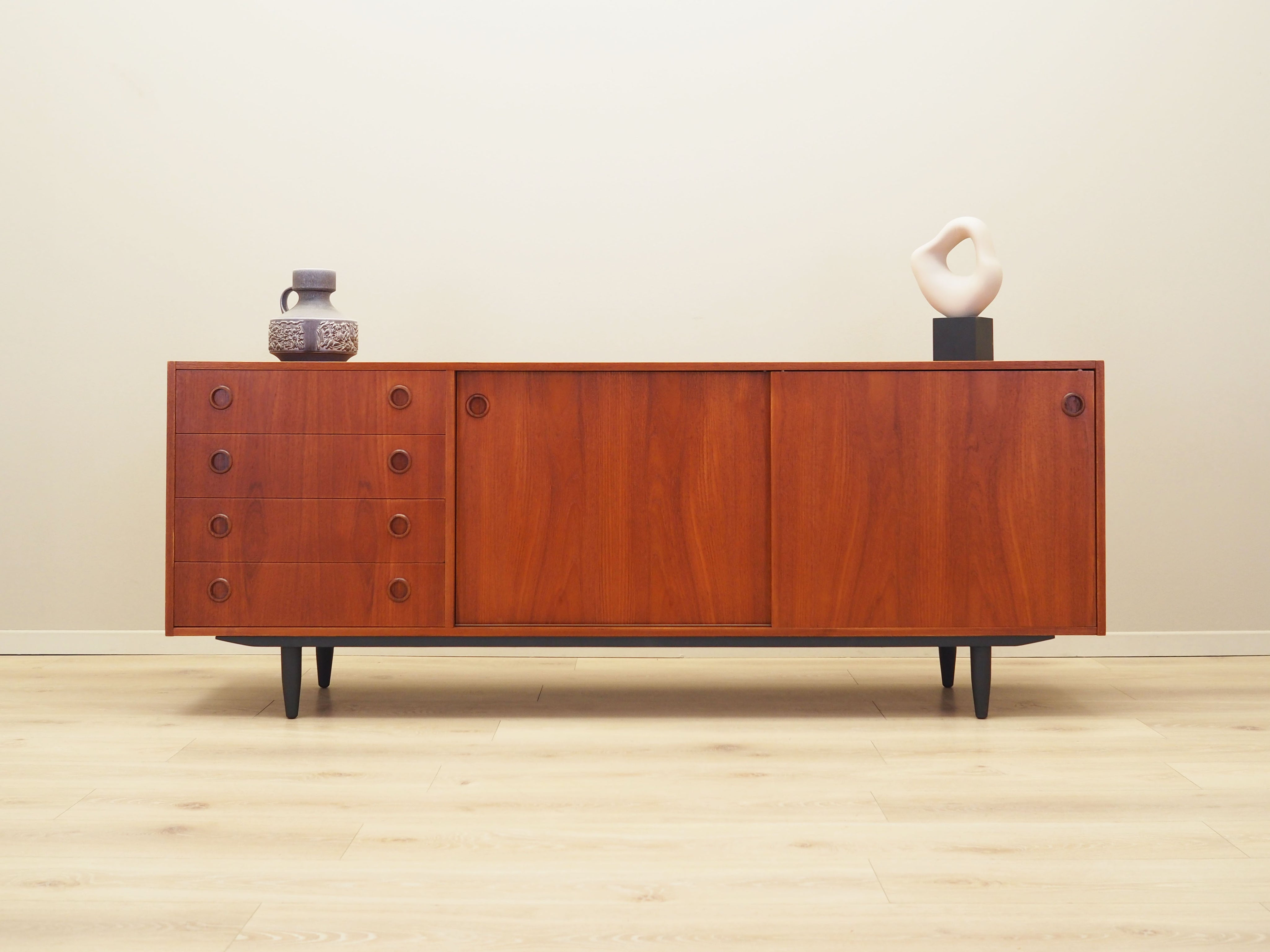 Teak_sideboard,_Danish_design,_1970s,_production:_Denmark