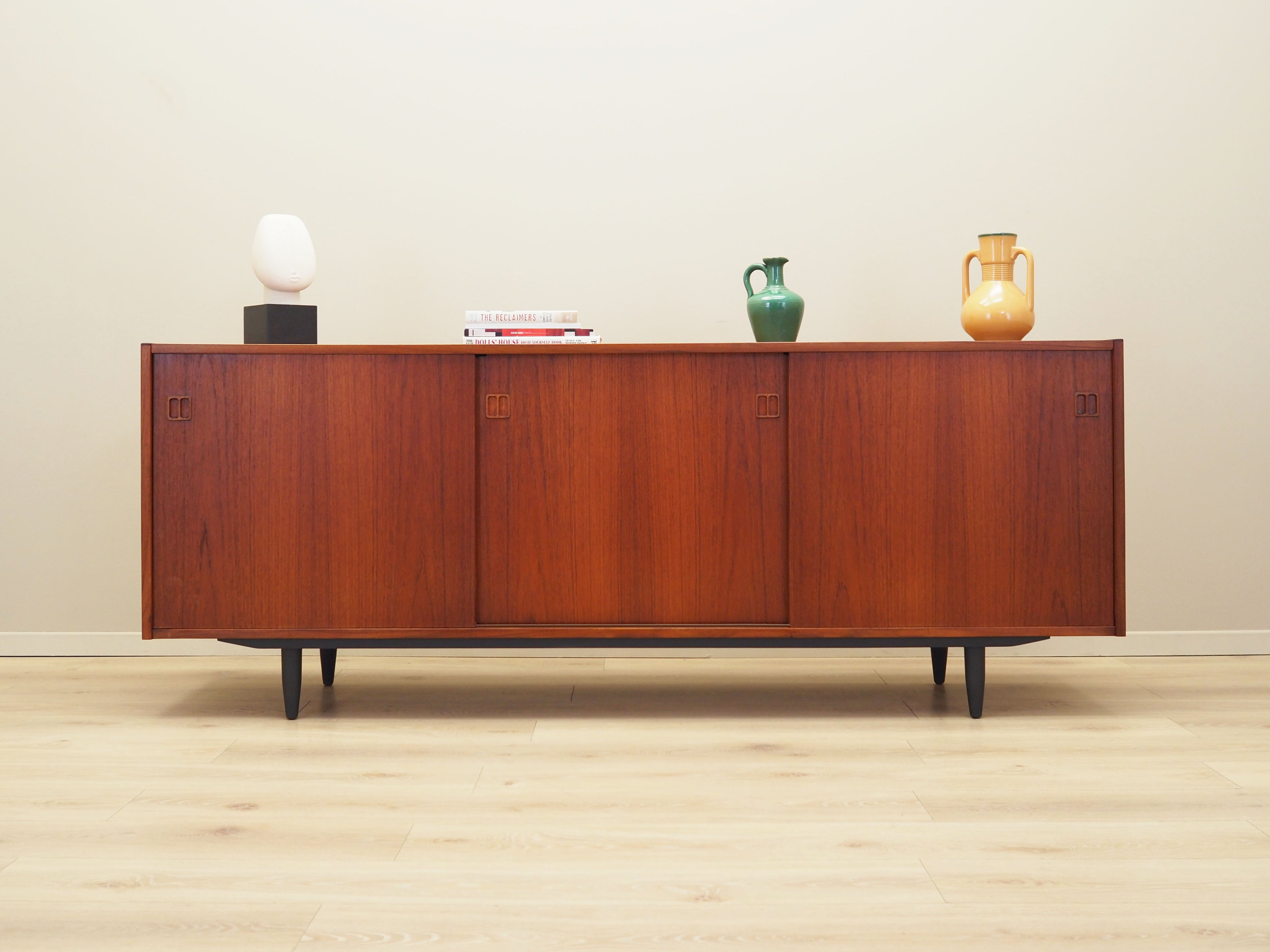 Teak_sideboard,_Danish_design,_1970s,_production:_Denmark