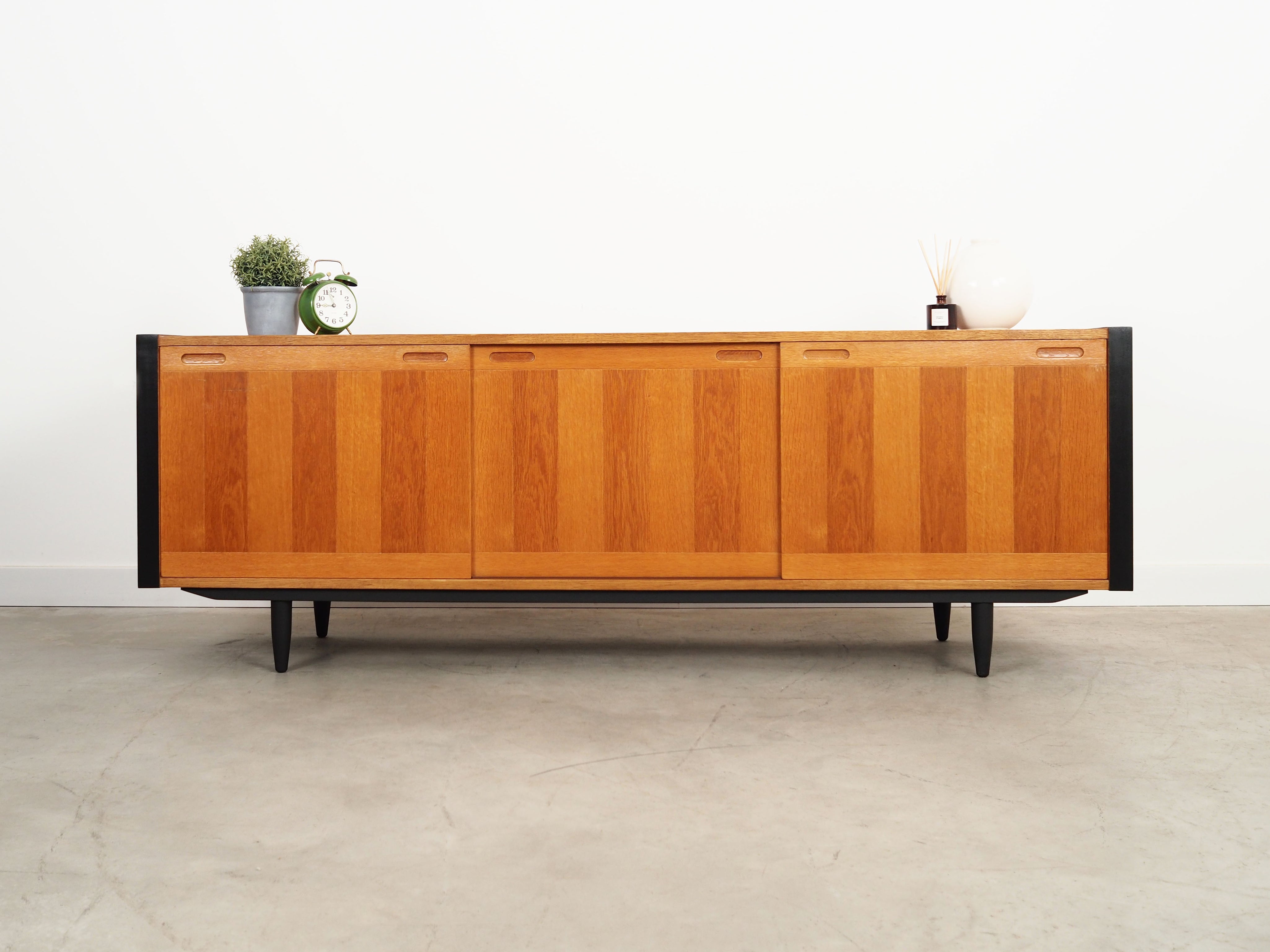 Ash_sideboard,_Danish_design,_1970s,_production:_Skovby_Møbelfabrik