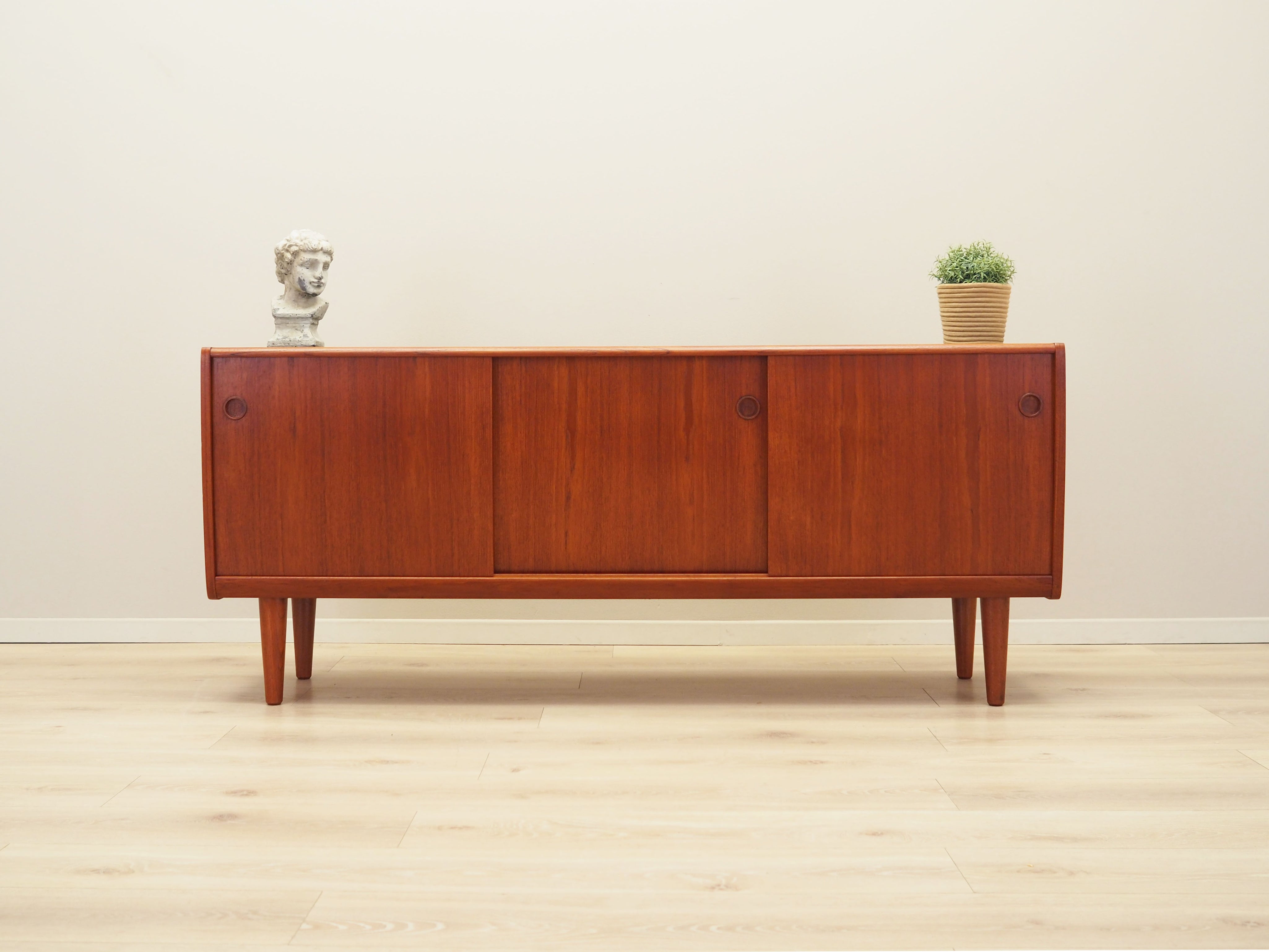 Teak_sideboard,_Danish_design,_1970s,_production:_Denmark