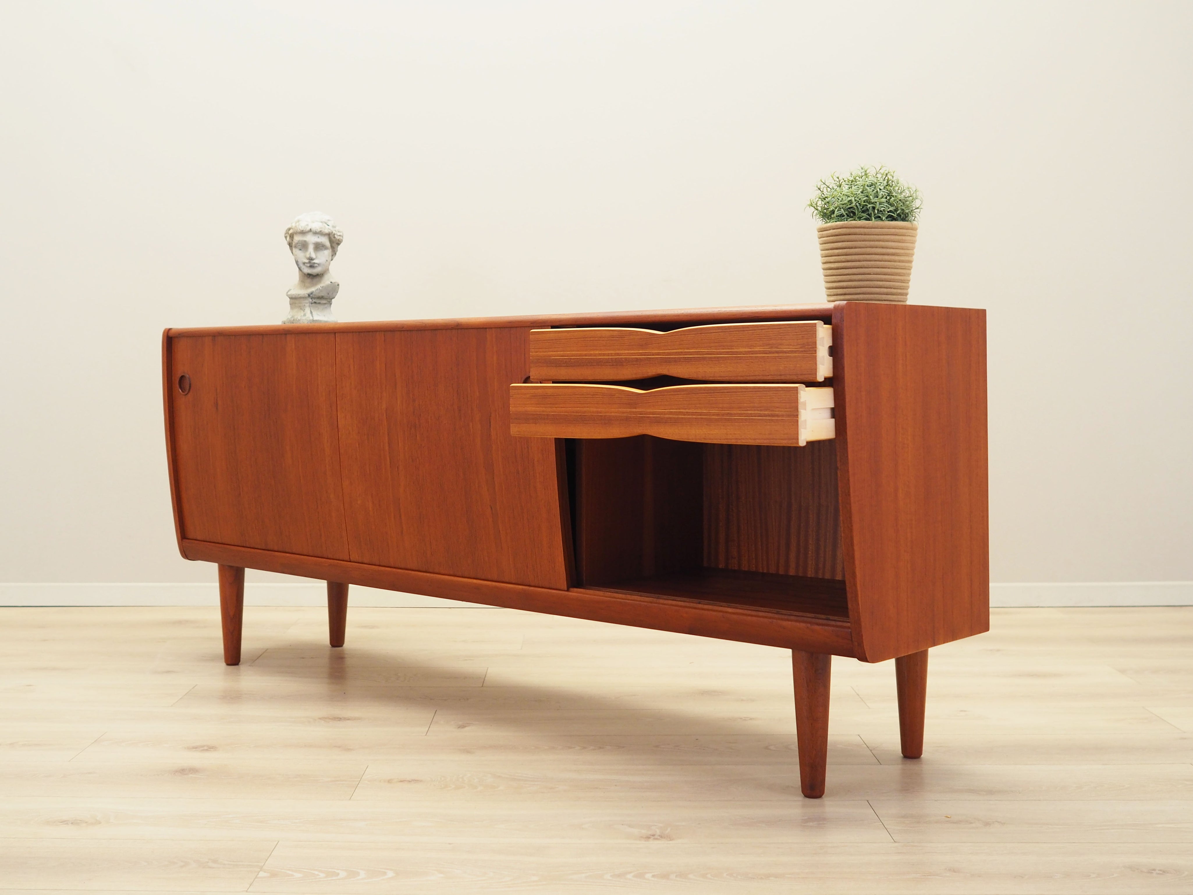 Teak_sideboard,_Danish_design,_1970s,_production:_Denmark