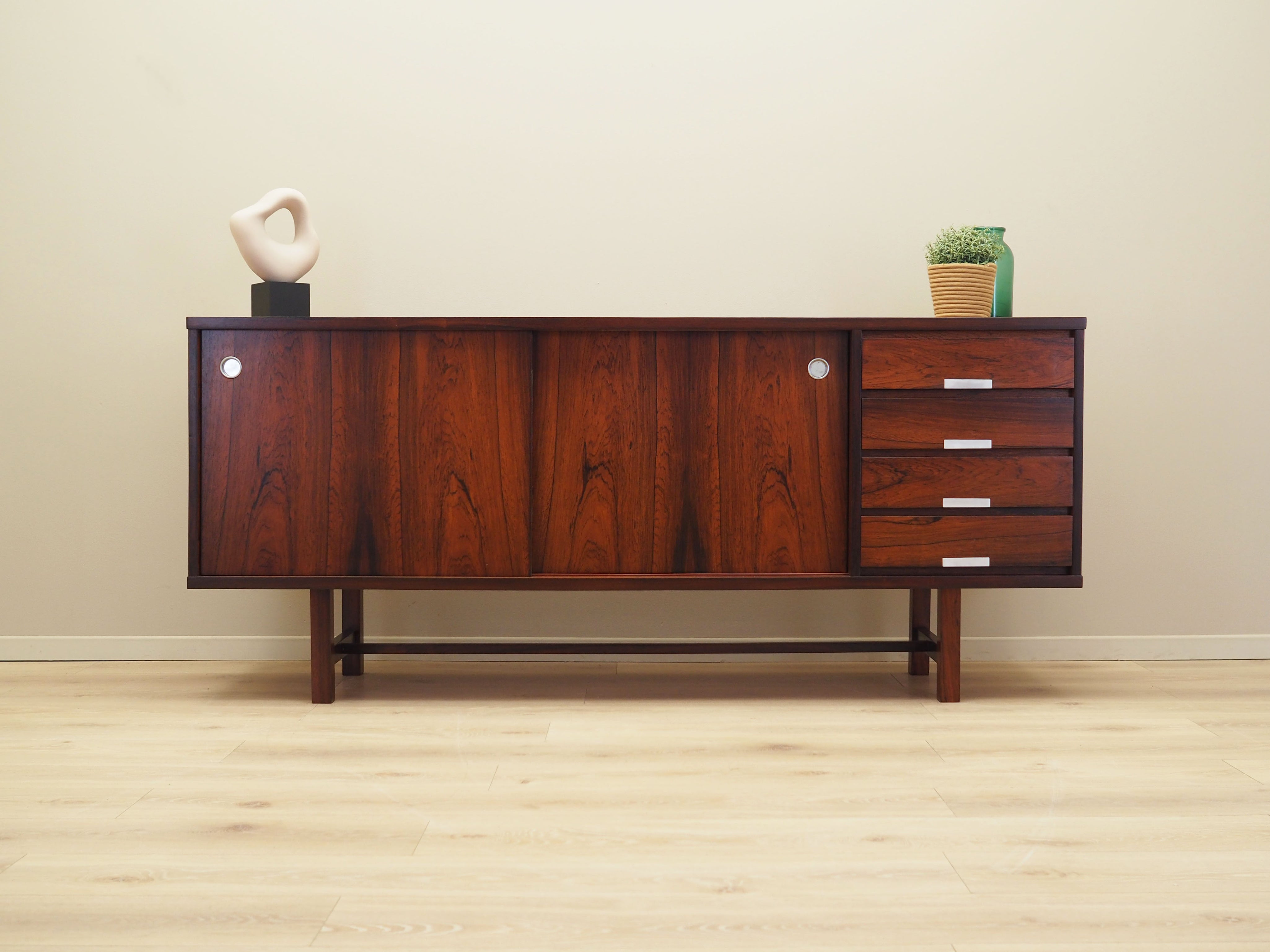Rosewood_sideboard,_Danish_design,_1970s,_production:_Denmark