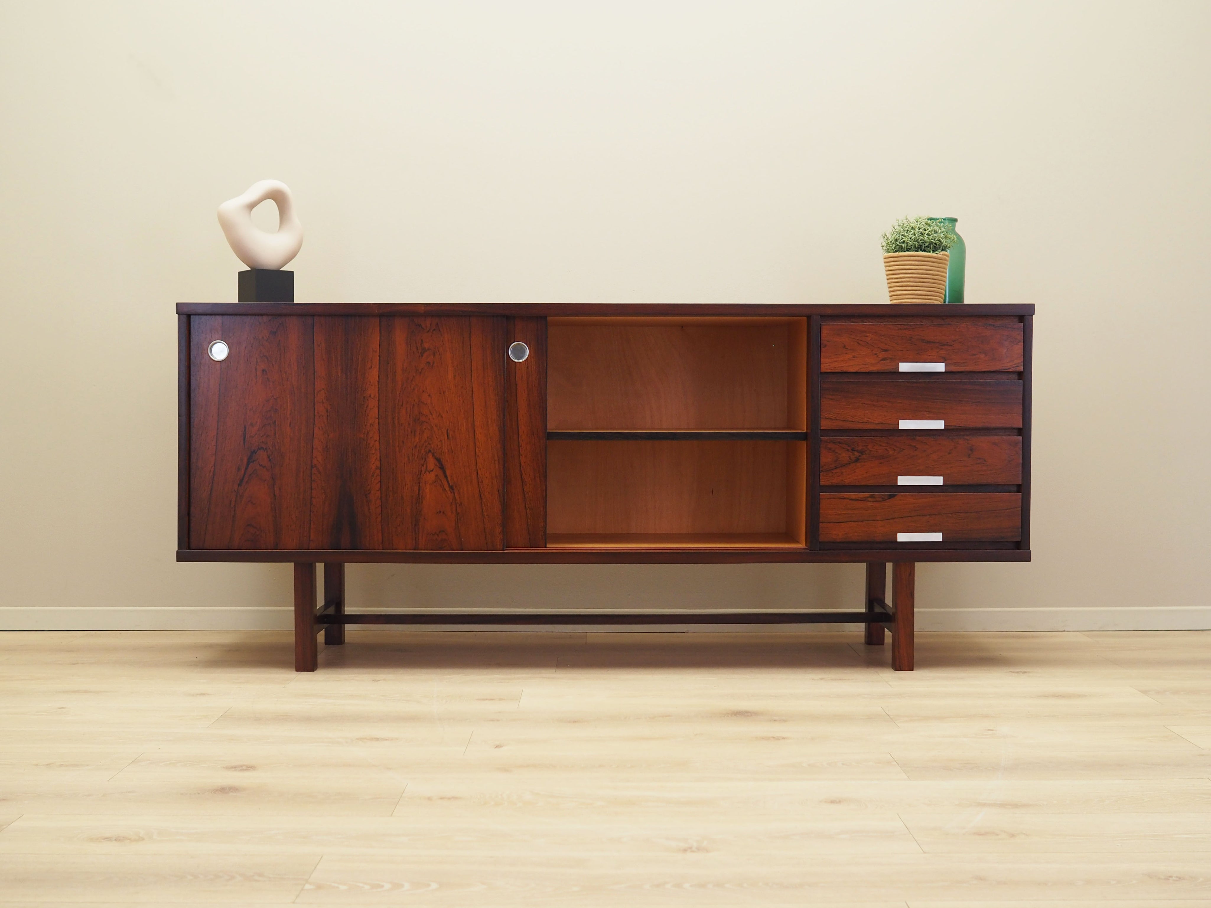 Rosewood_sideboard,_Danish_design,_1970s,_production:_Denmark