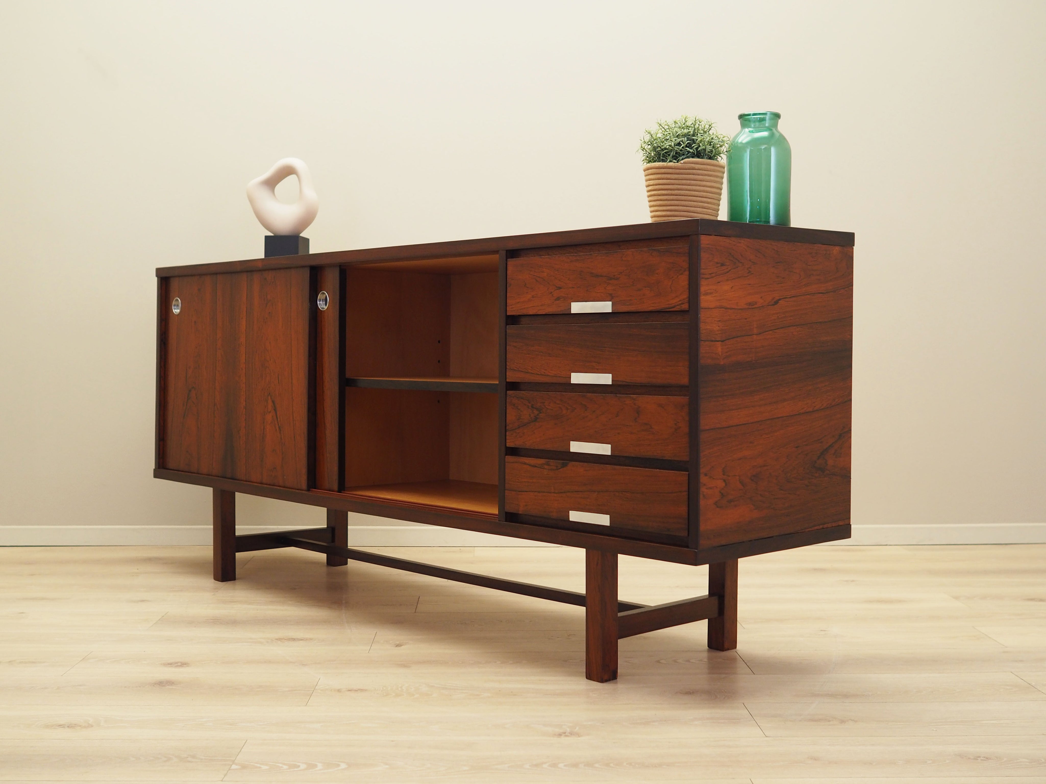 Rosewood_sideboard,_Danish_design,_1970s,_production:_Denmark