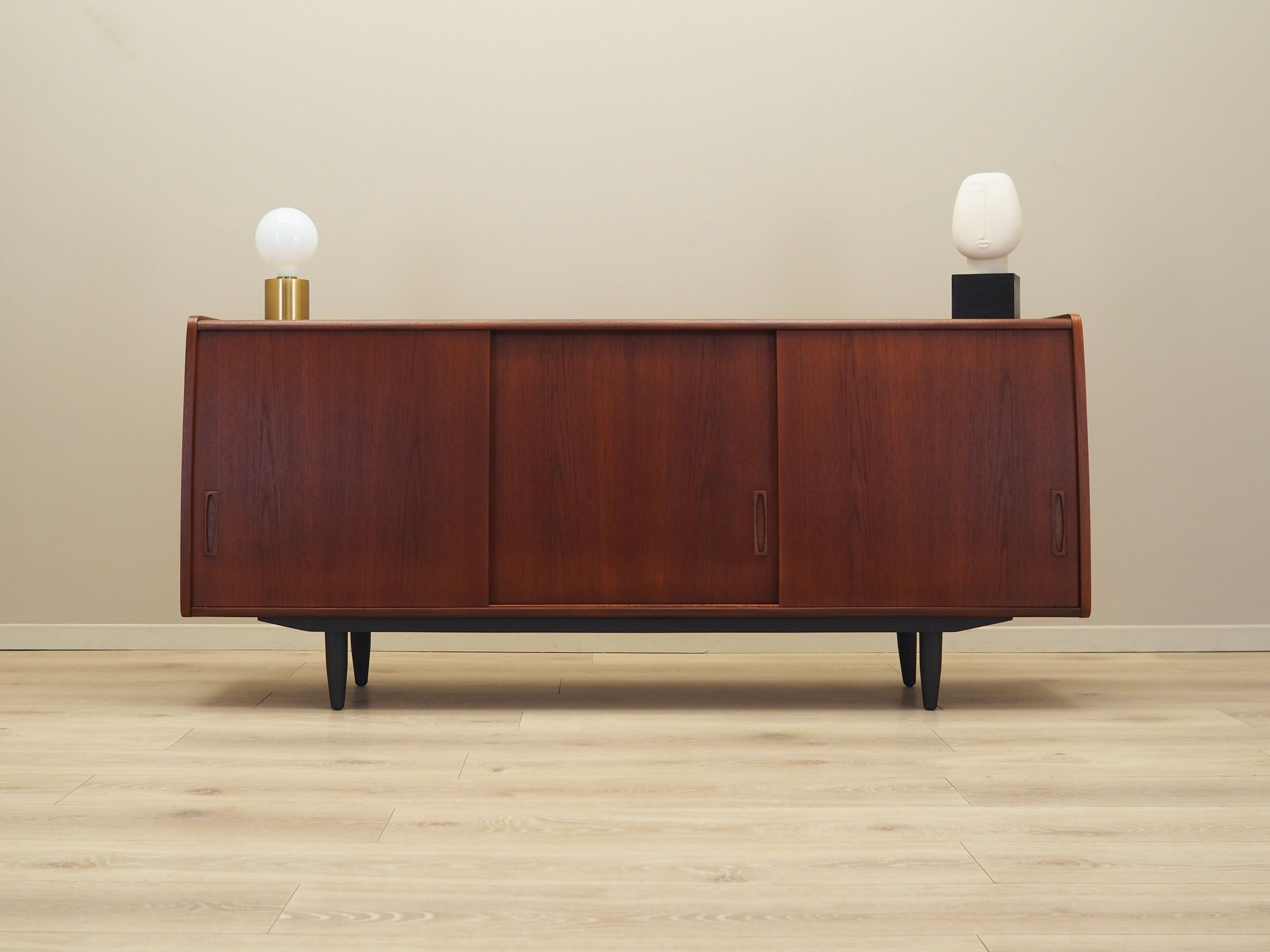 Teak_sideboard,_Danish_design,_1970s,_production:_Denmark