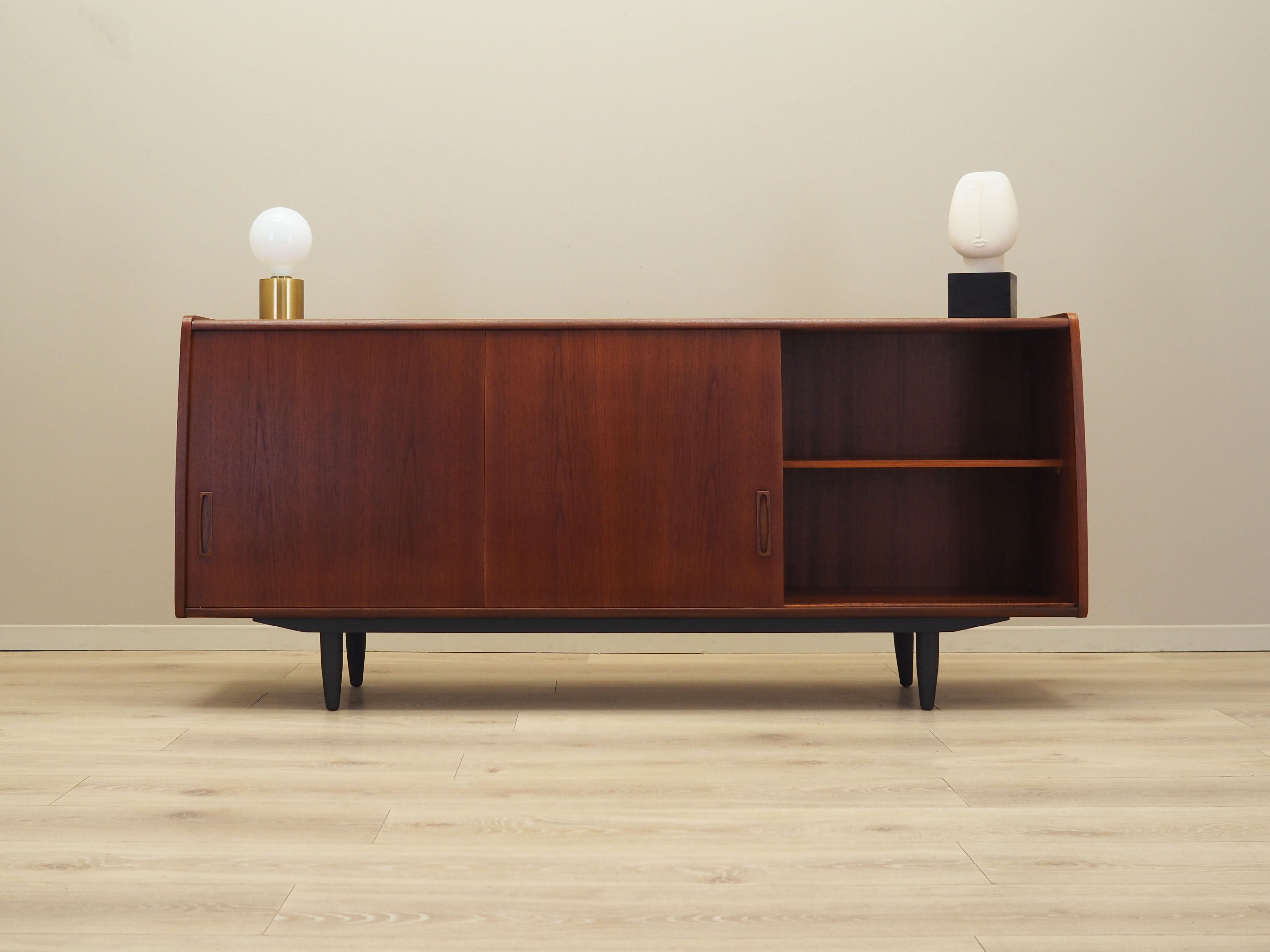 Teak_sideboard,_Danish_design,_1970s,_production:_Denmark