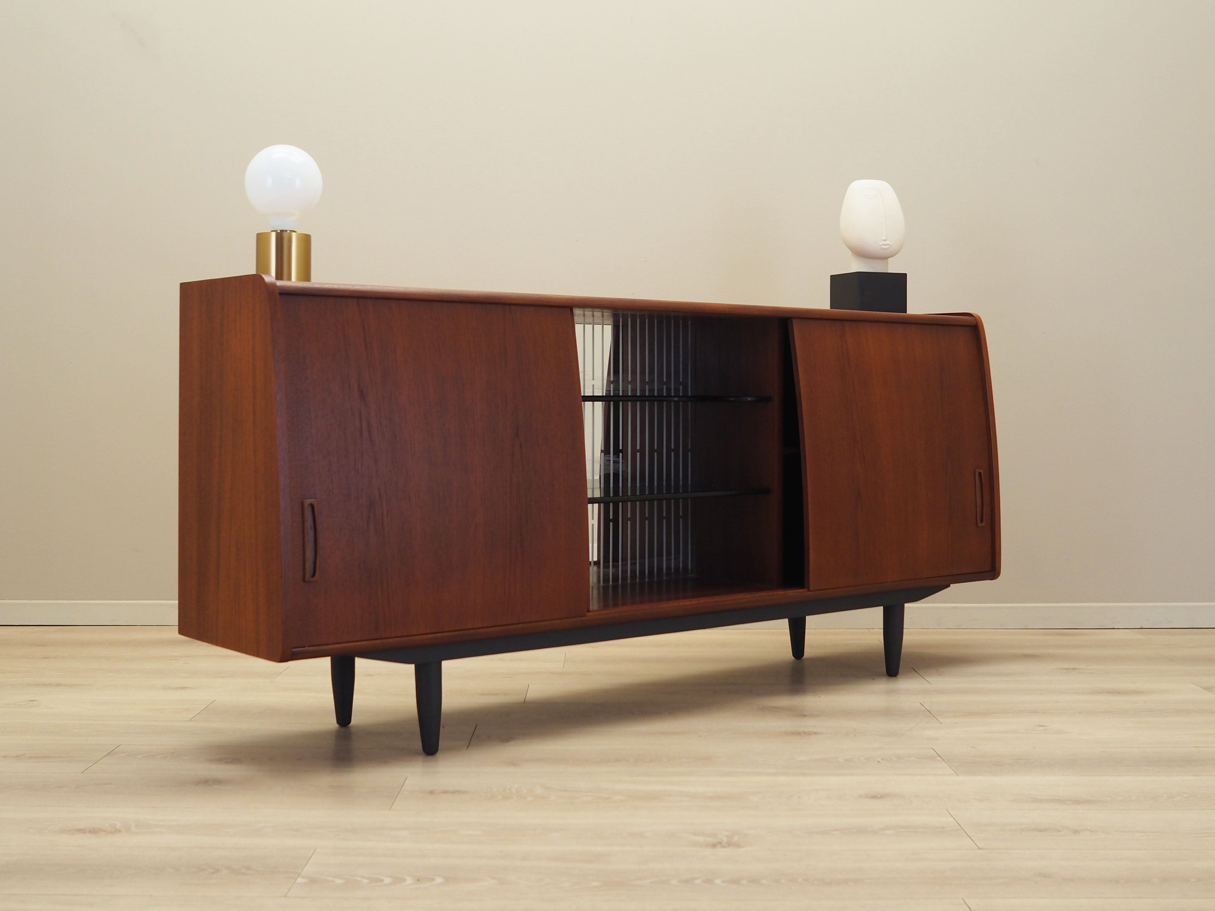 Teak_sideboard,_Danish_design,_1970s,_production:_Denmark