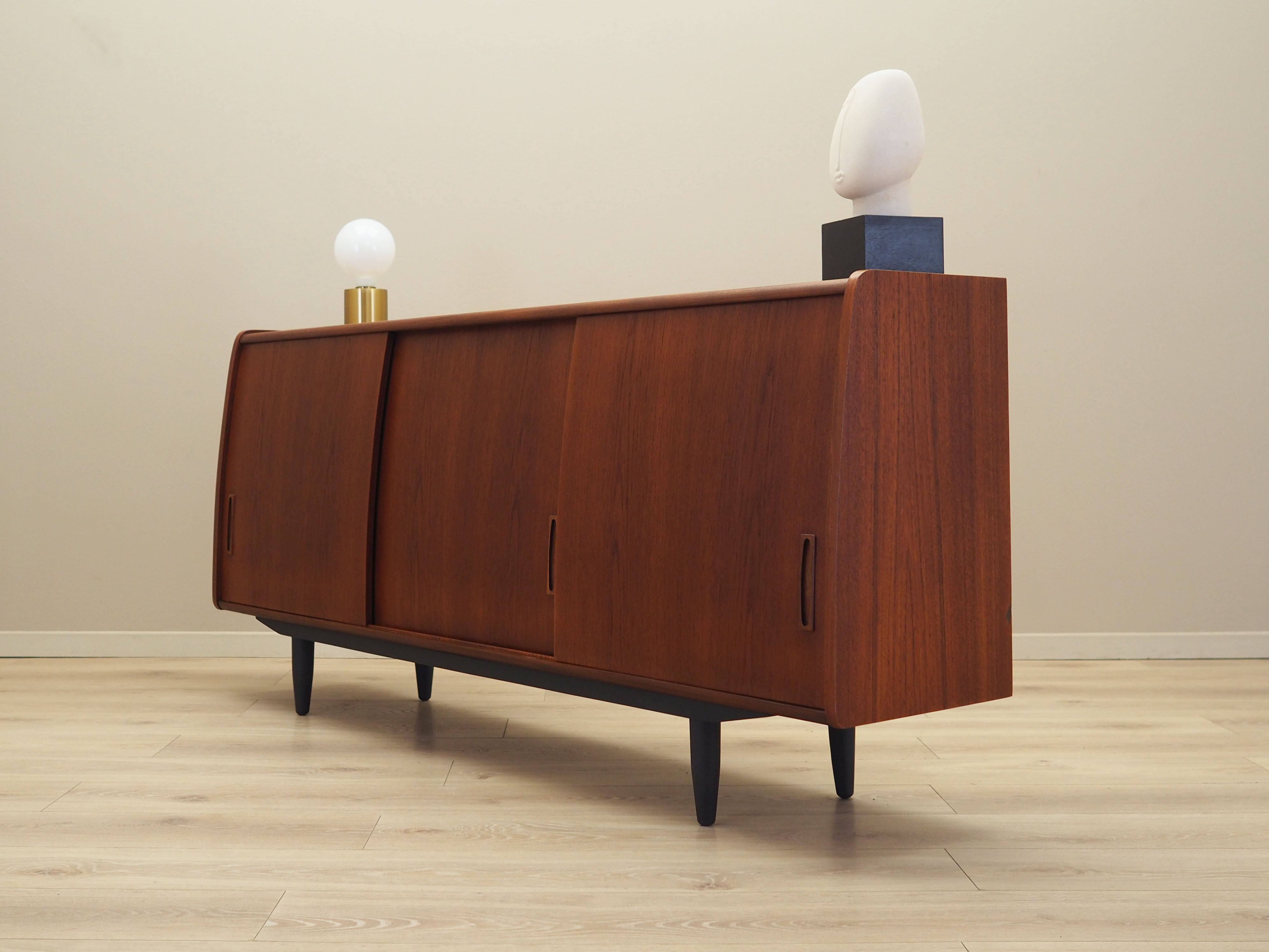Teak_sideboard,_Danish_design,_1970s,_production:_Denmark