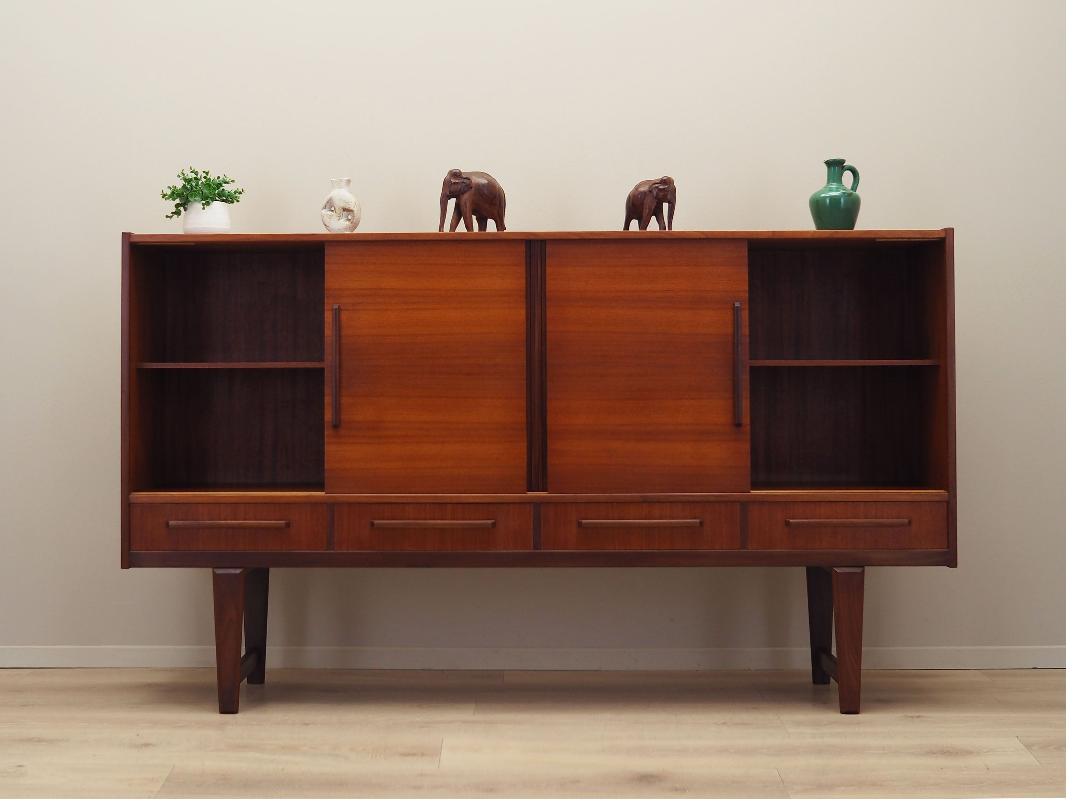 Teak_highboard,_Danish_design,_1960s,_manufacturer:_PMJ_Viby_J