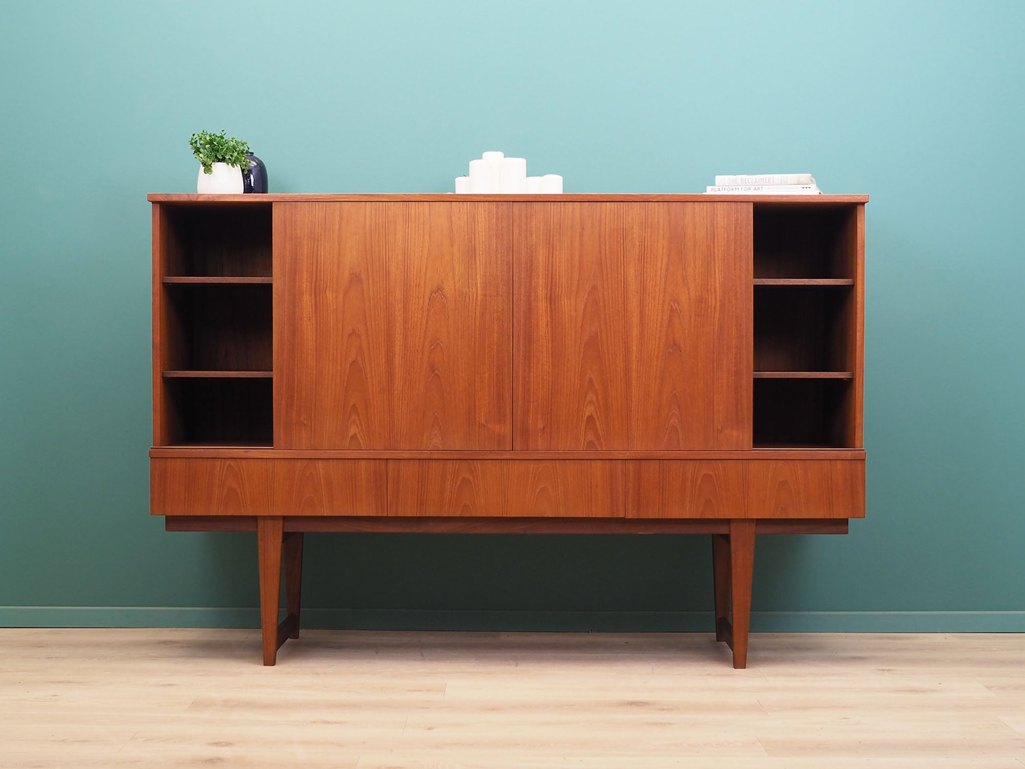 Teak_highboard,_Danish_design,_1960s,_production:_Denmark