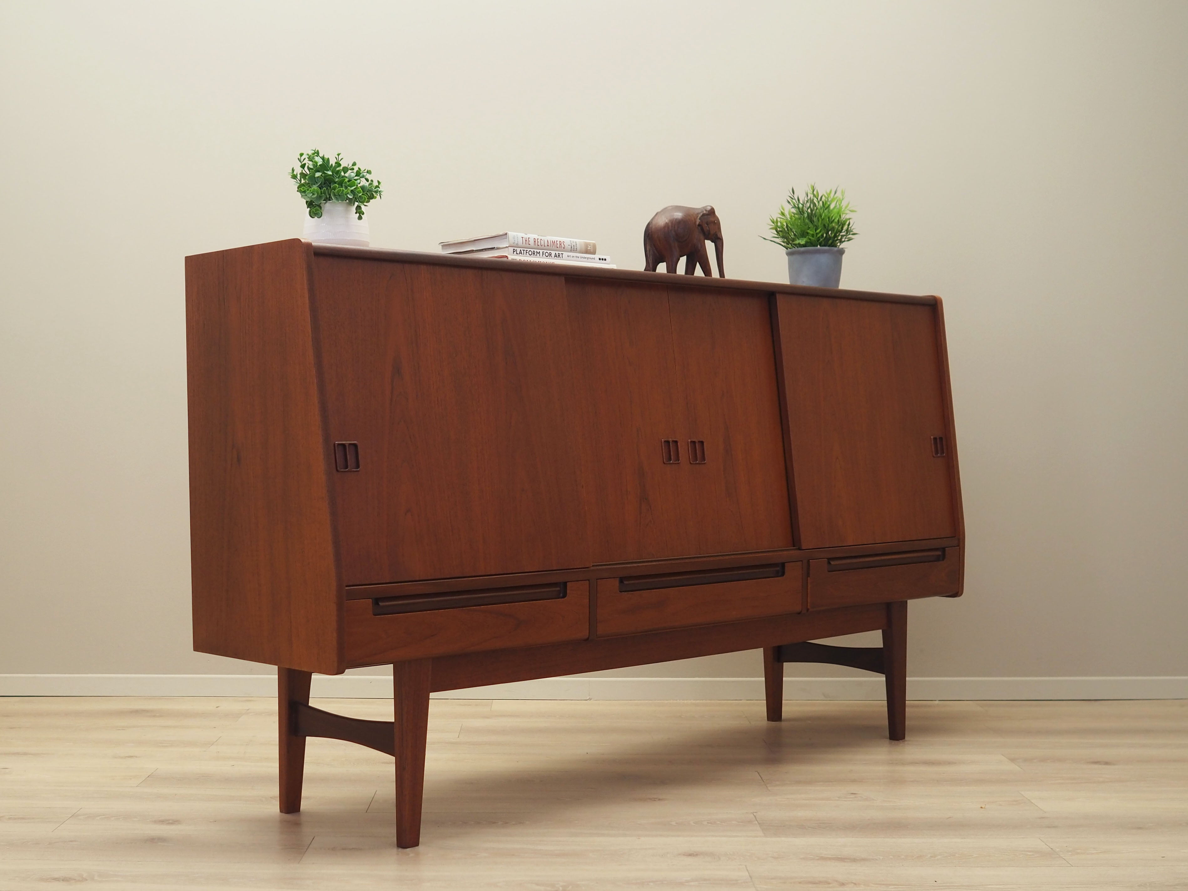 Teak_highboard,_Danish_design,_1960s,_production:_Denmark