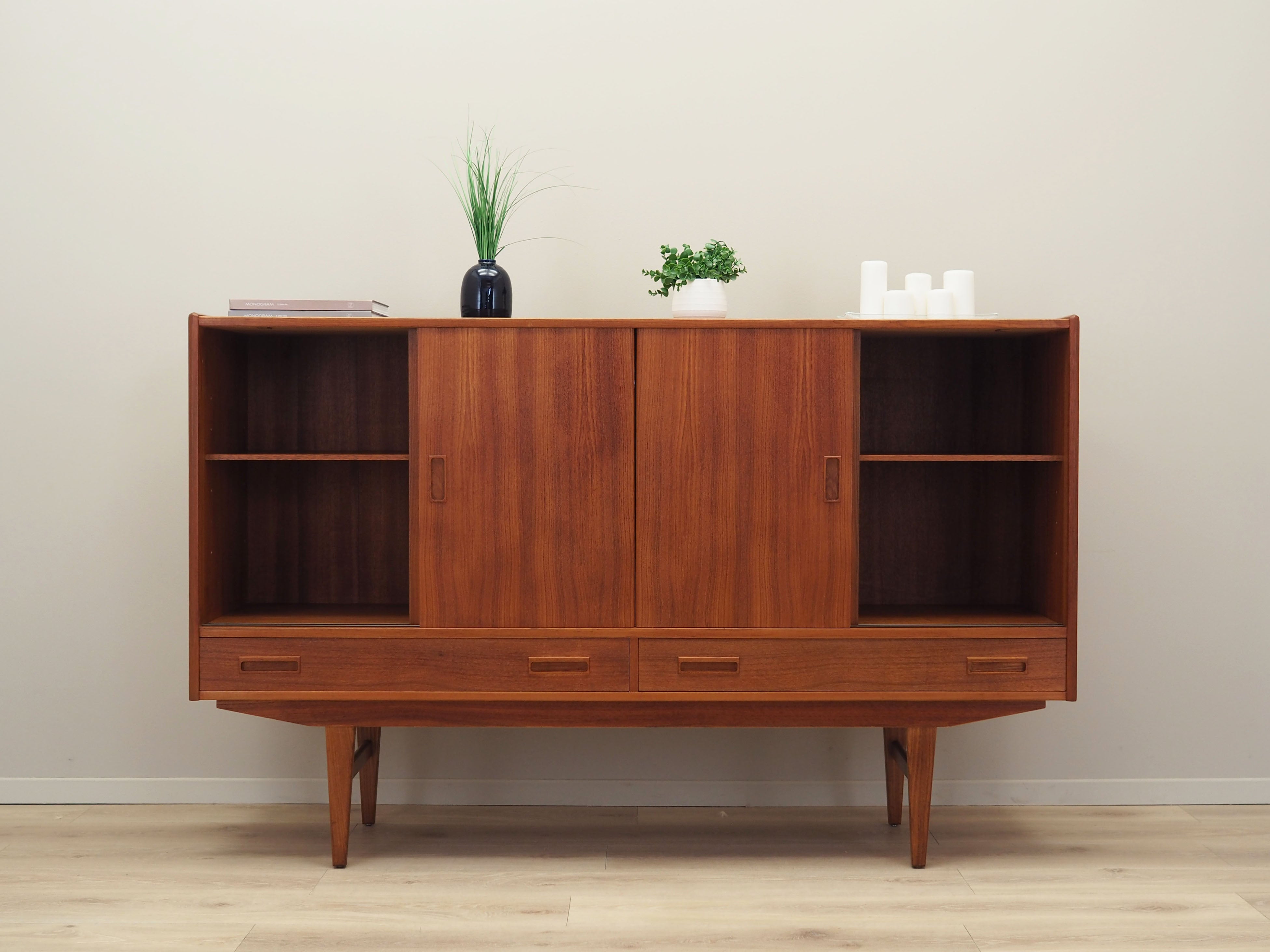 Teak_highboard,_Danish_design,_1970s,_manufactured_by_Børge_Dam