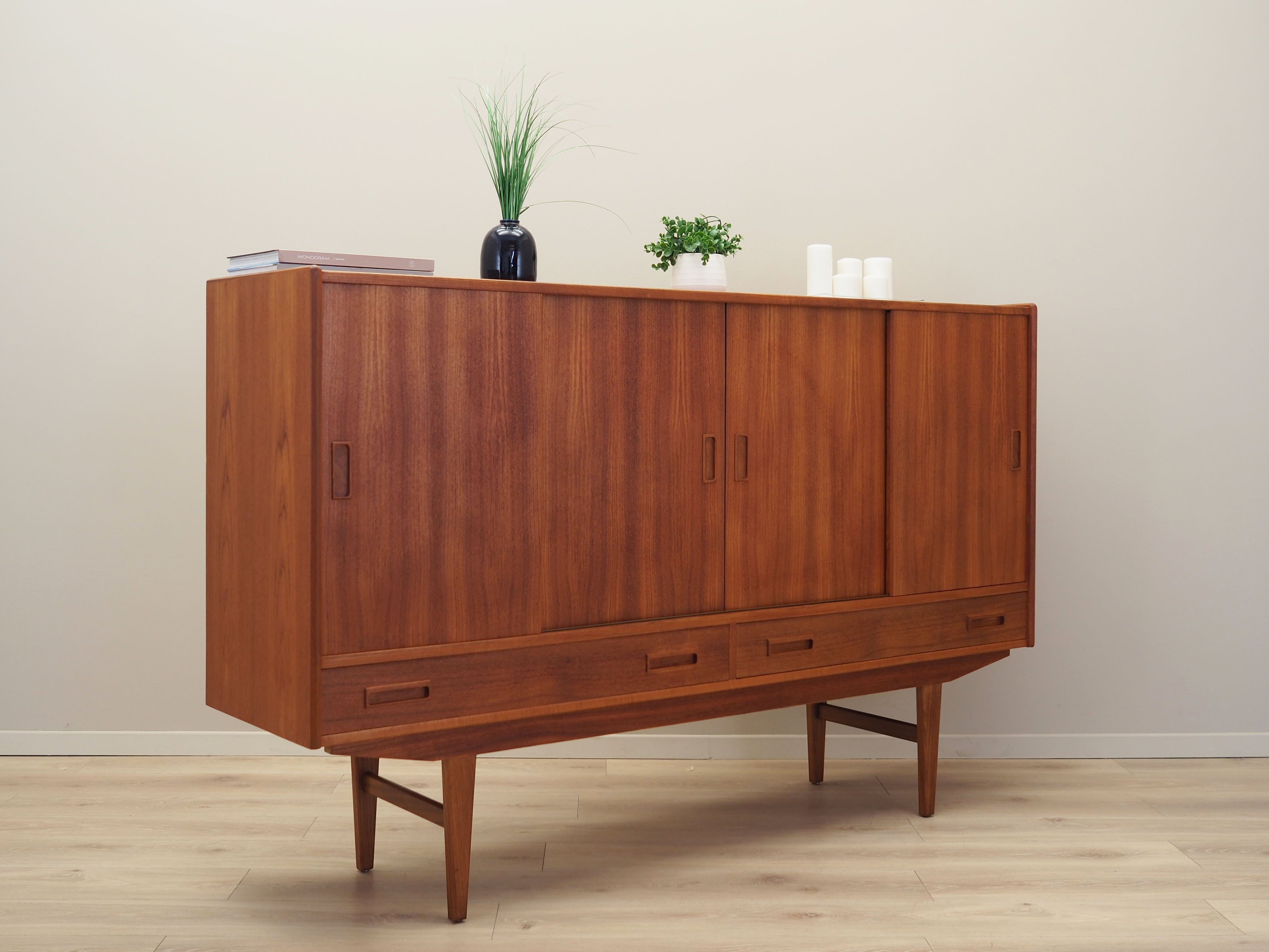 Teak_highboard,_Danish_design,_1970s,_manufactured_by_Børge_Dam
