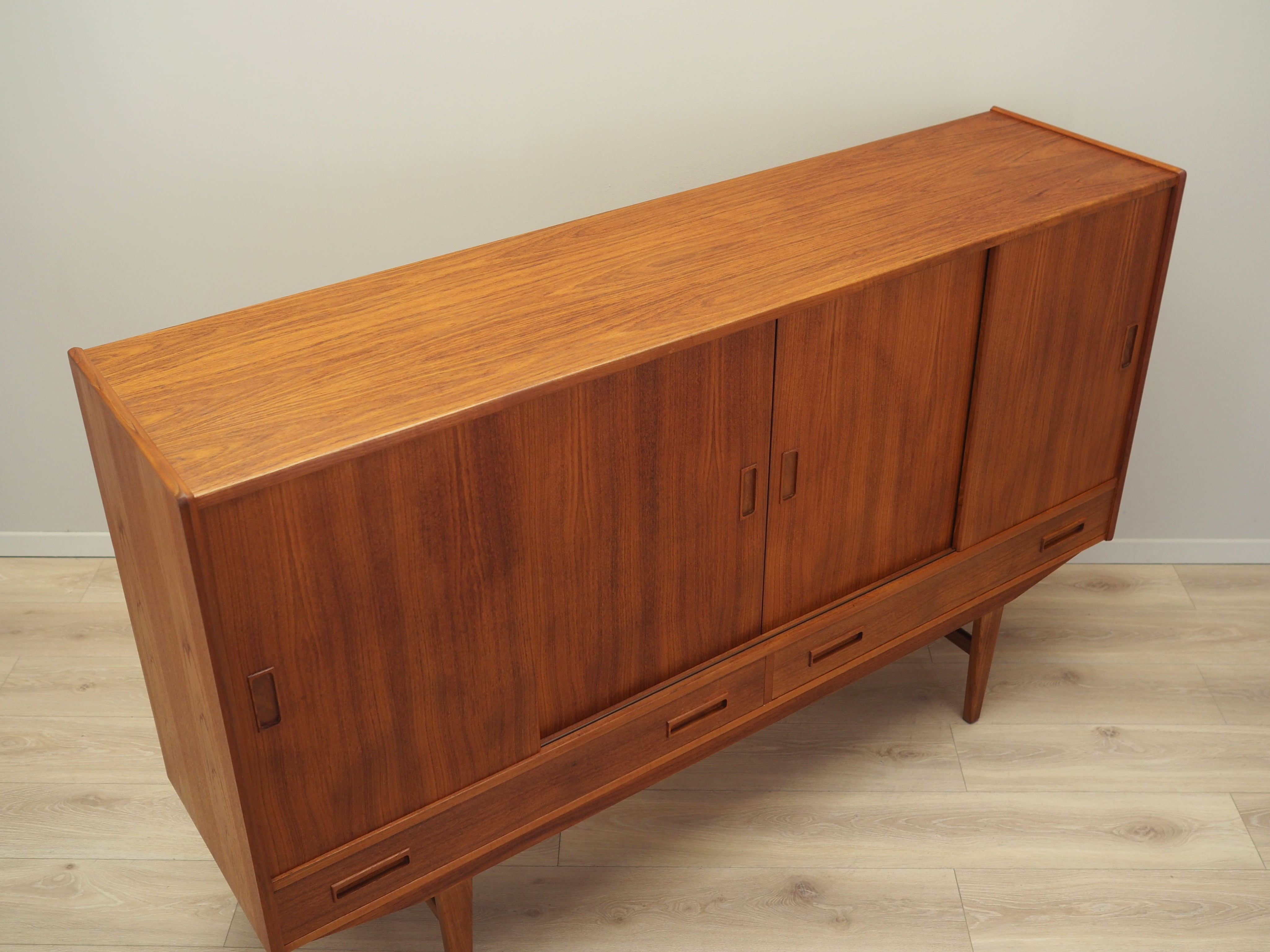 Teak_highboard,_Danish_design,_1970s,_manufactured_by_Børge_Dam