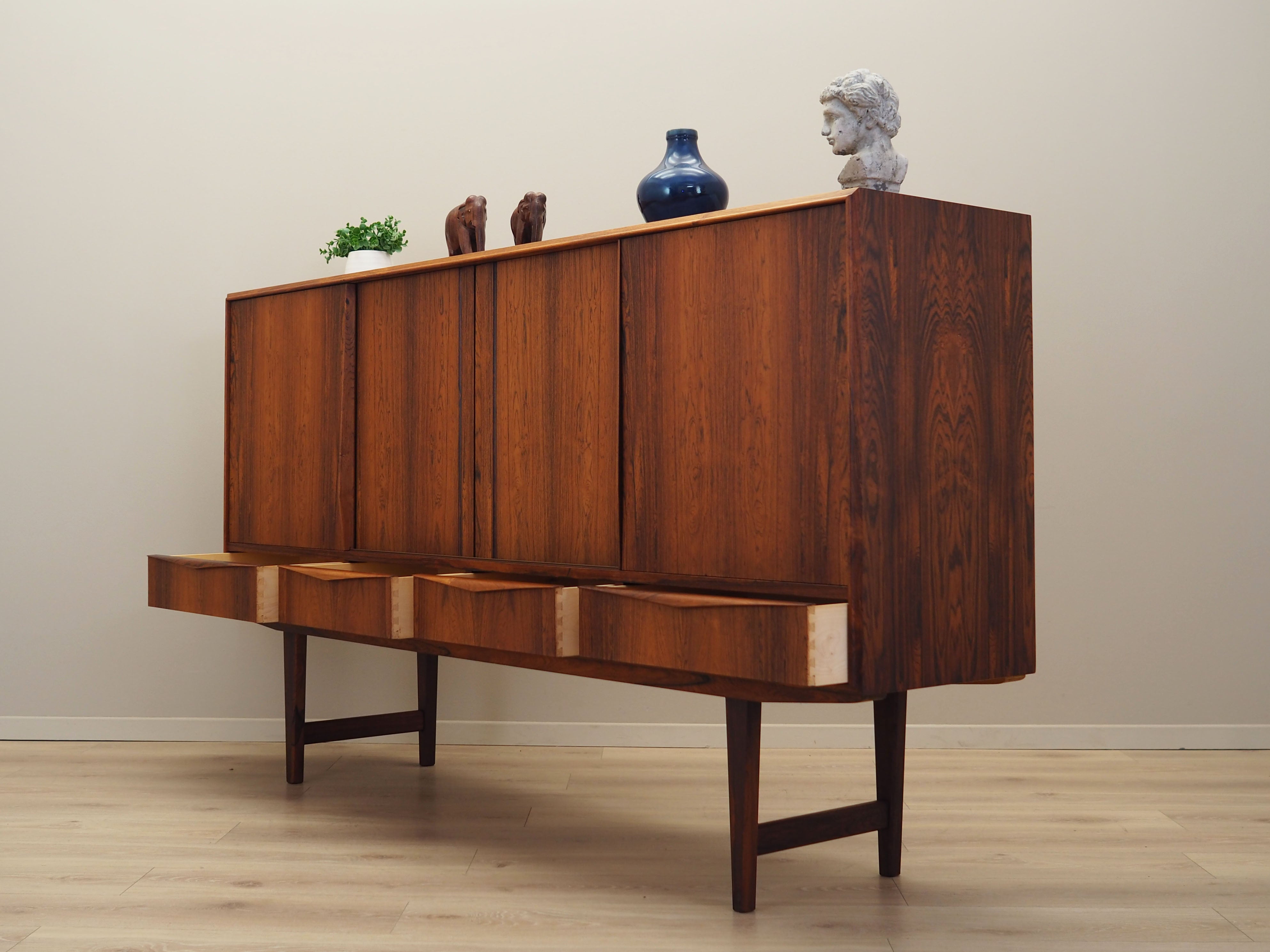 Rosewood_highboard,_Danish_design,_1960s,_designer:_E.W._Bach