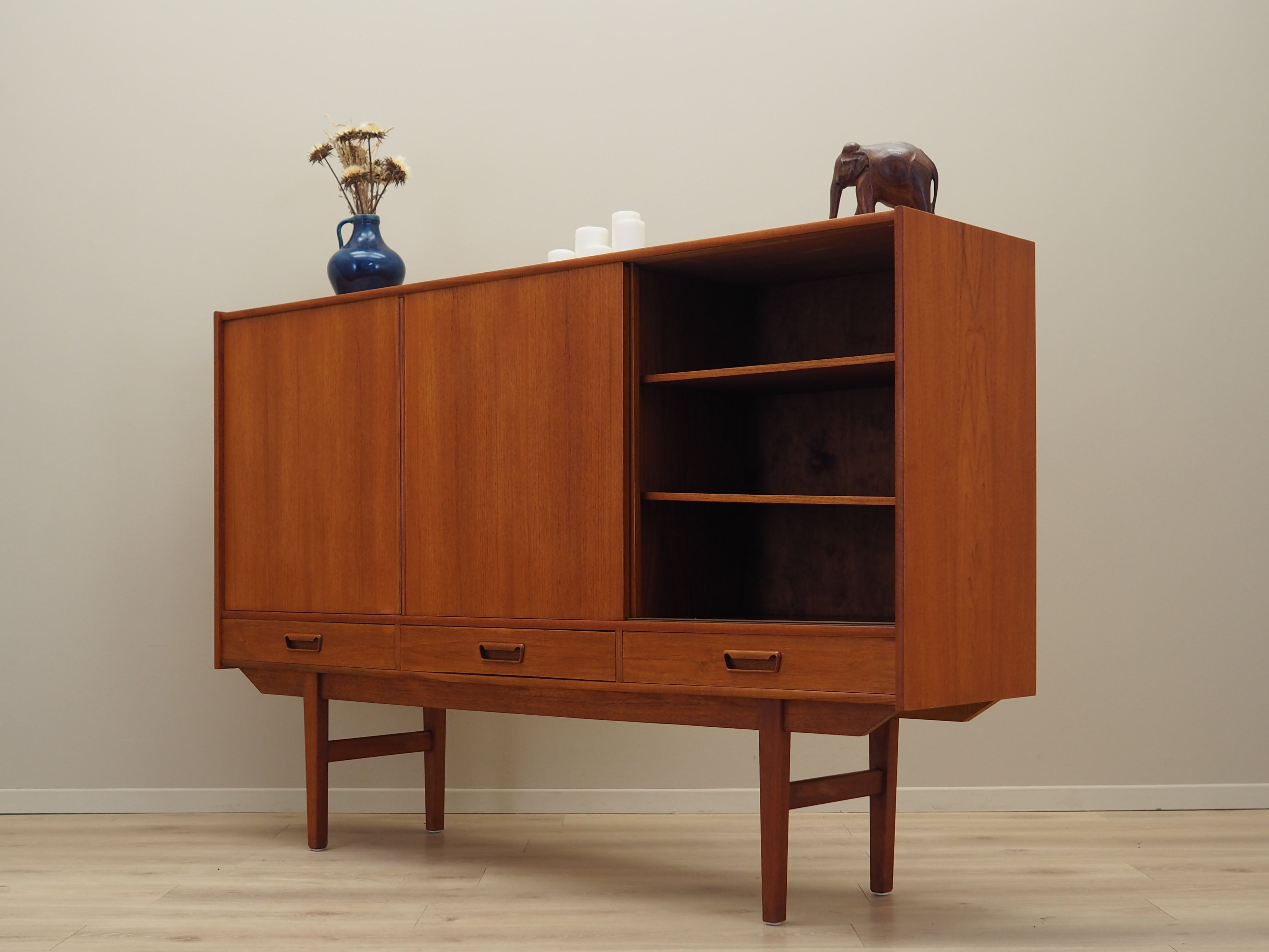 Teak_highboard,_Danish_design,_1960s,_production:_Denmark