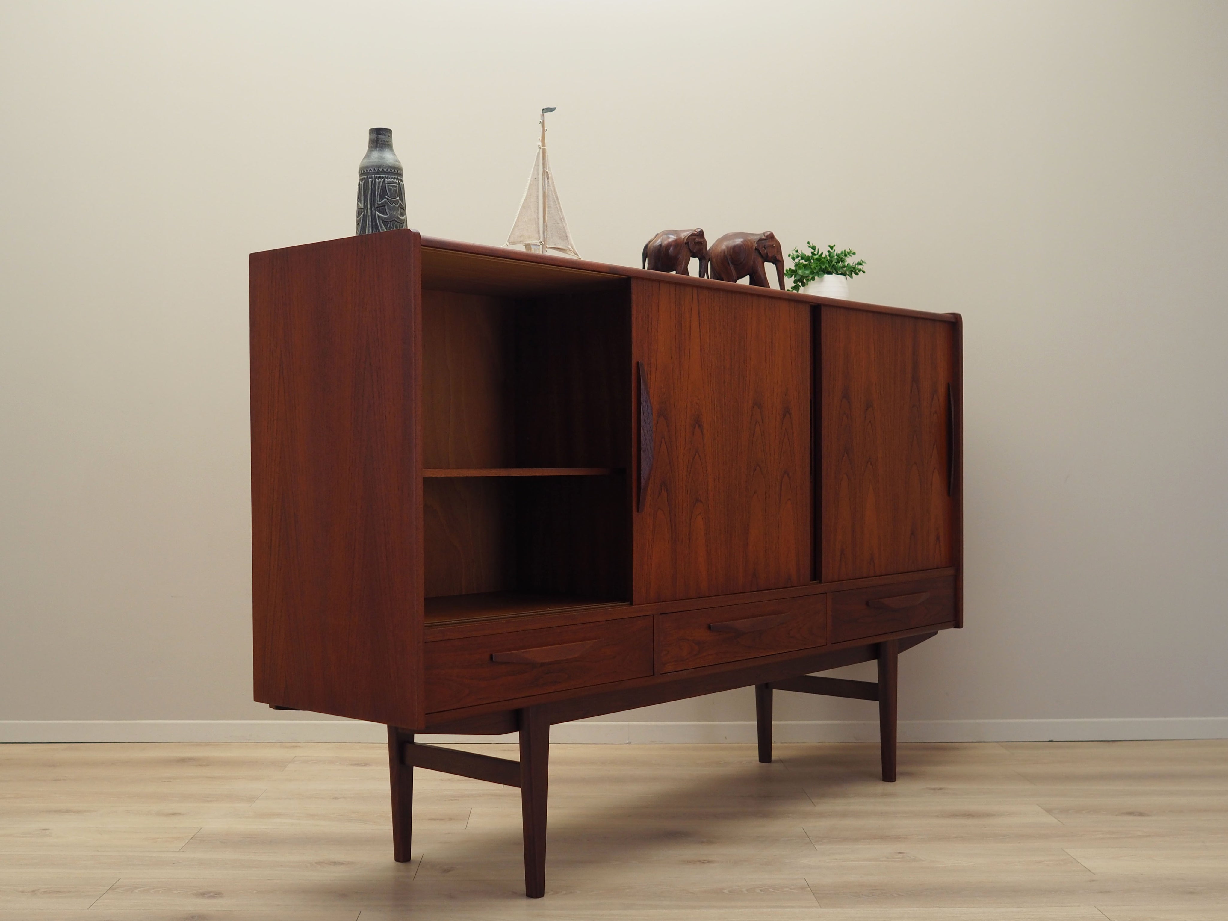 Teak_highboard,_Danish_design,_1970s,_manufactured_by_ES_Møbler