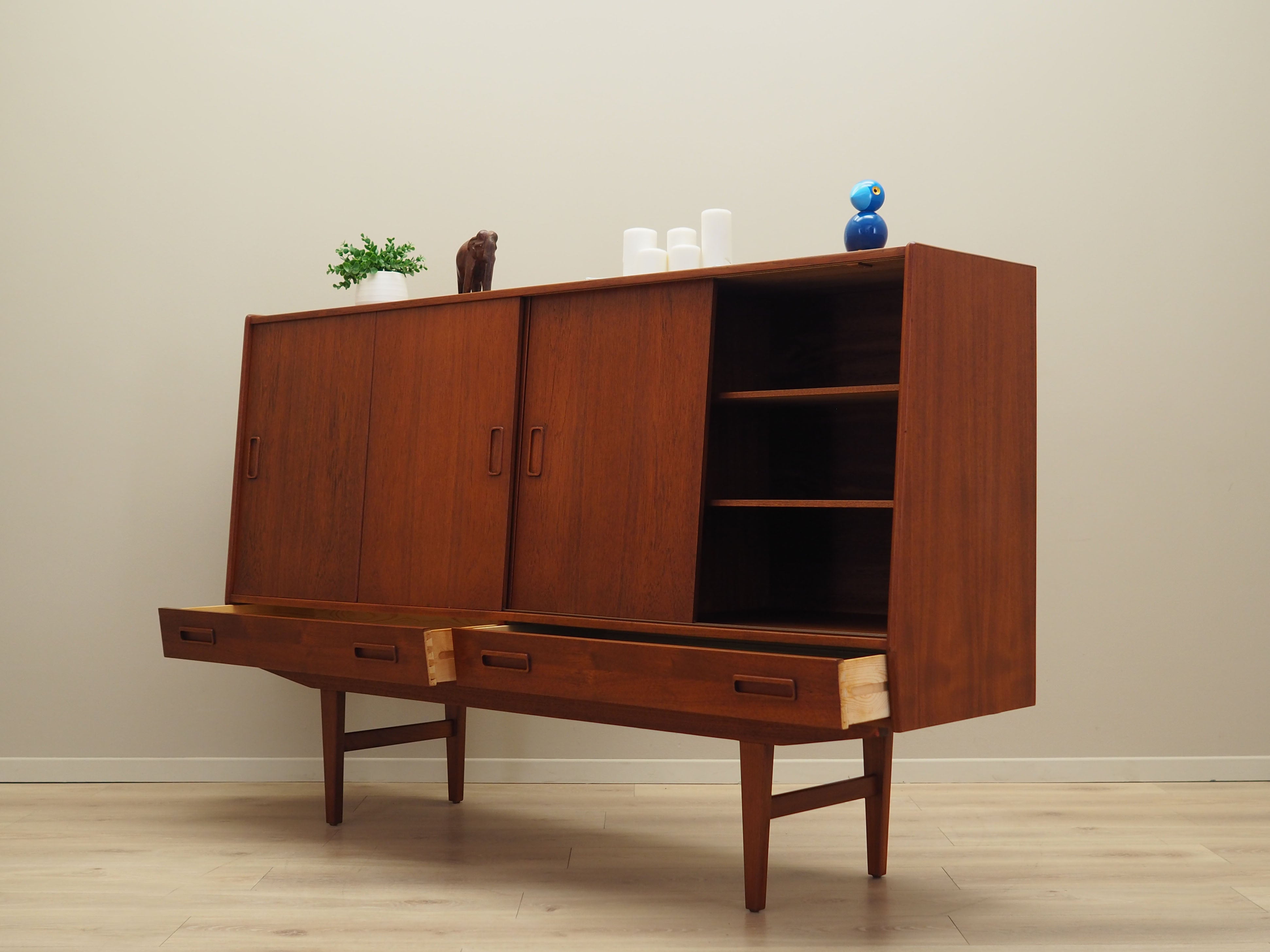 Teak_highboard,_Danish_design,_1960s,_manufacture:_Westergaards_Møbelfabrik