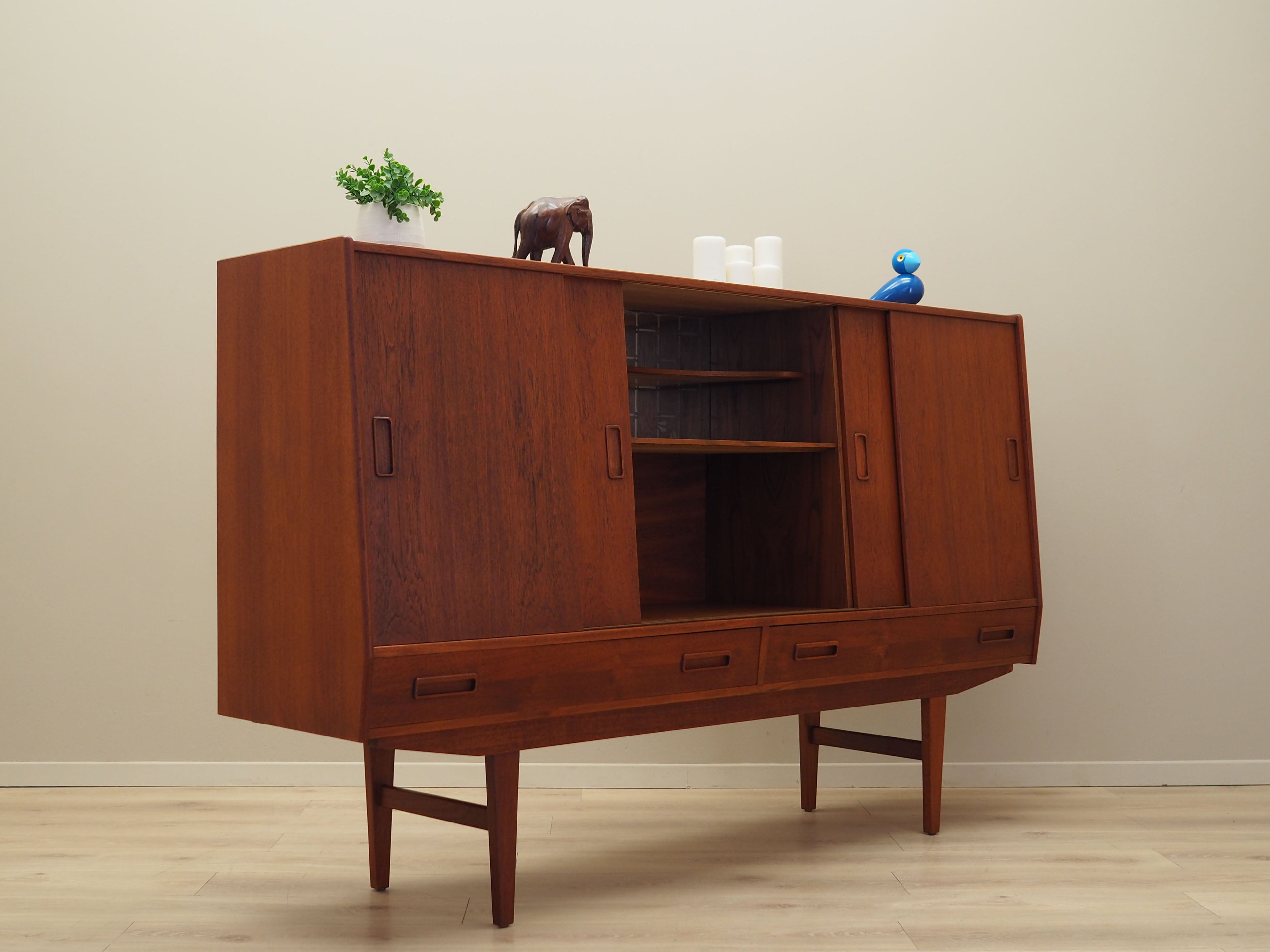 Teak_highboard,_Danish_design,_1960s,_manufacture:_Westergaards_Møbelfabrik
