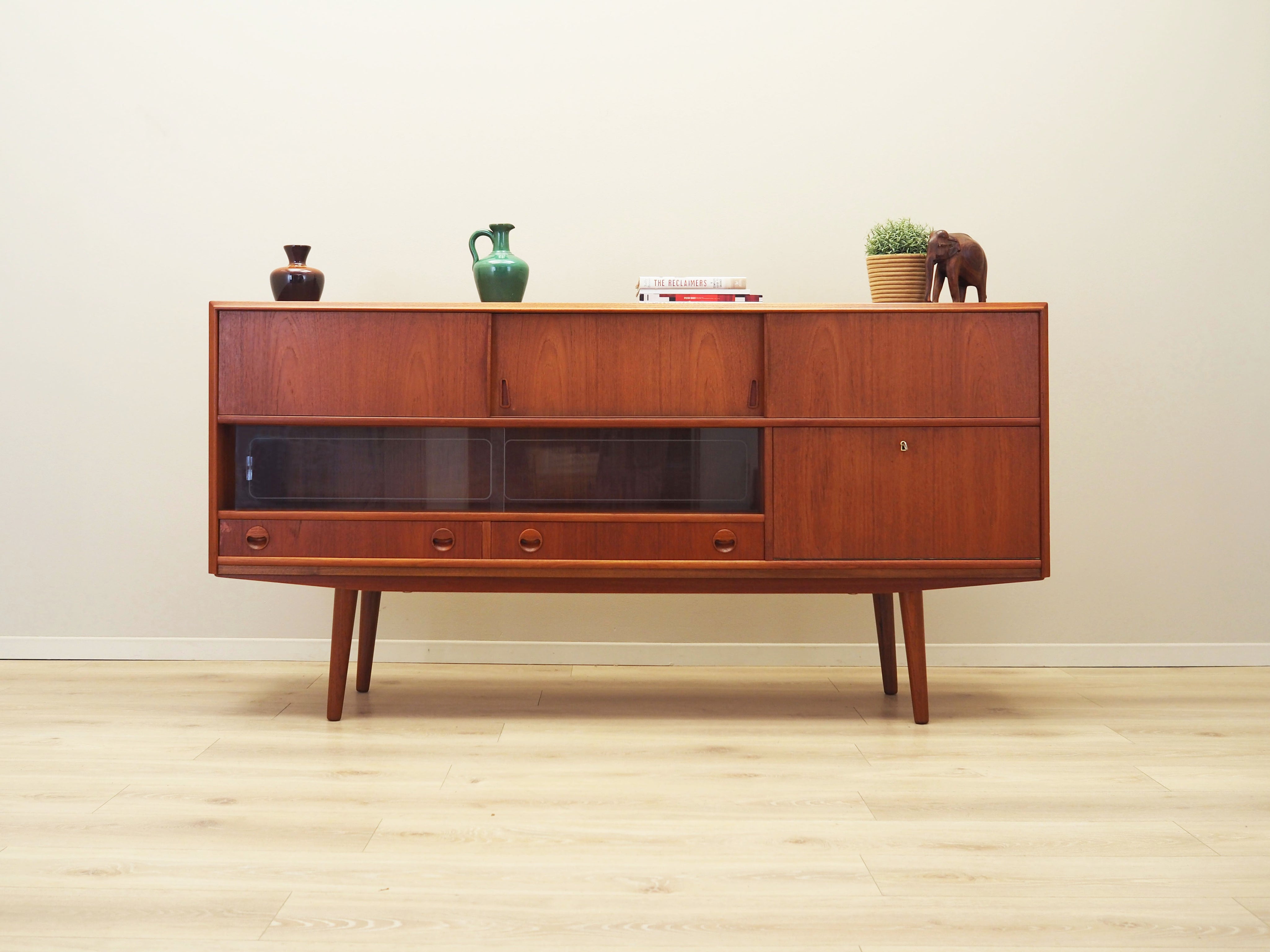 Teak_highboard,_Danish_design,_1970s,_production:_Denmark