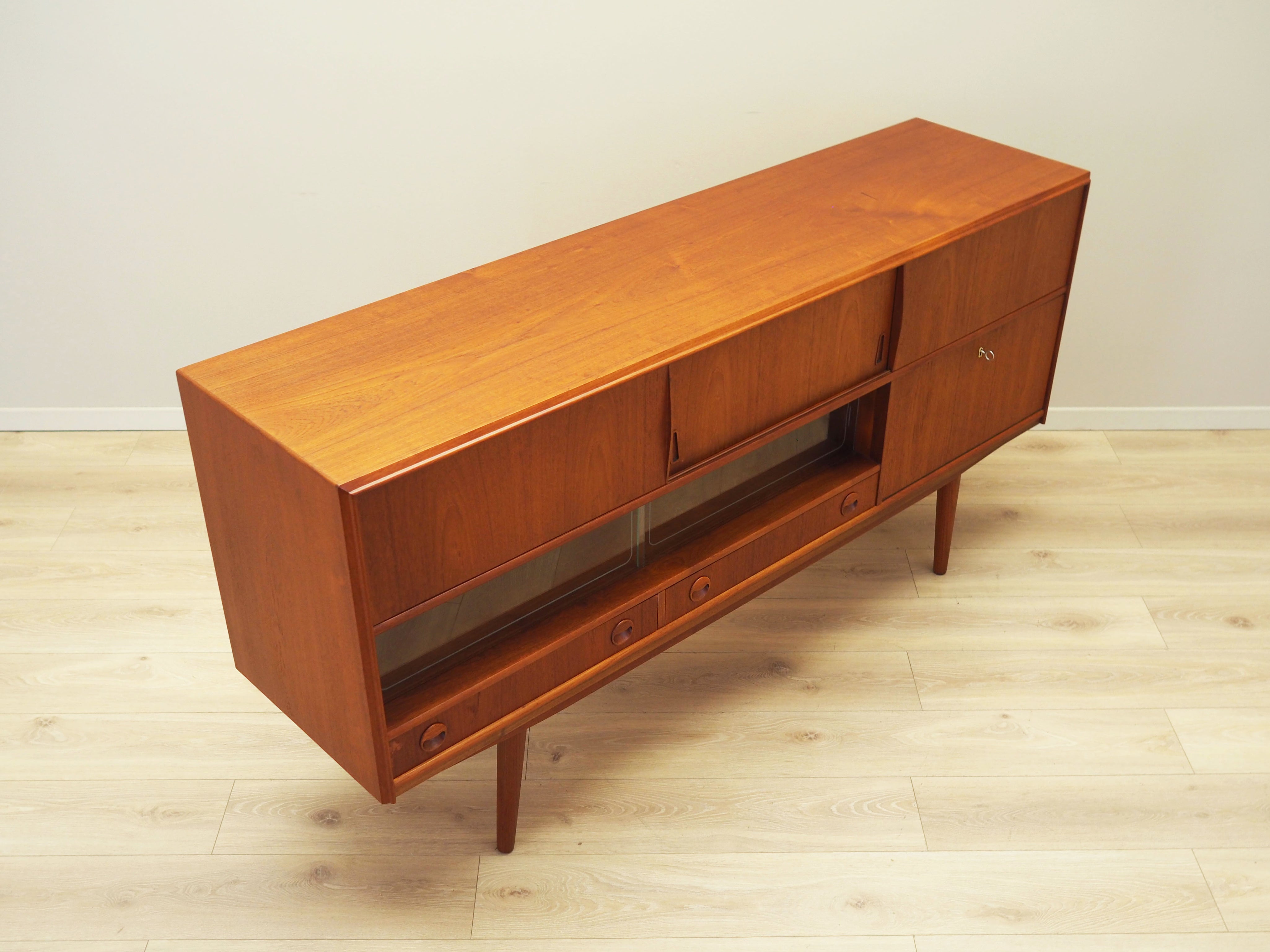 Teak_highboard,_Danish_design,_1970s,_production:_Denmark