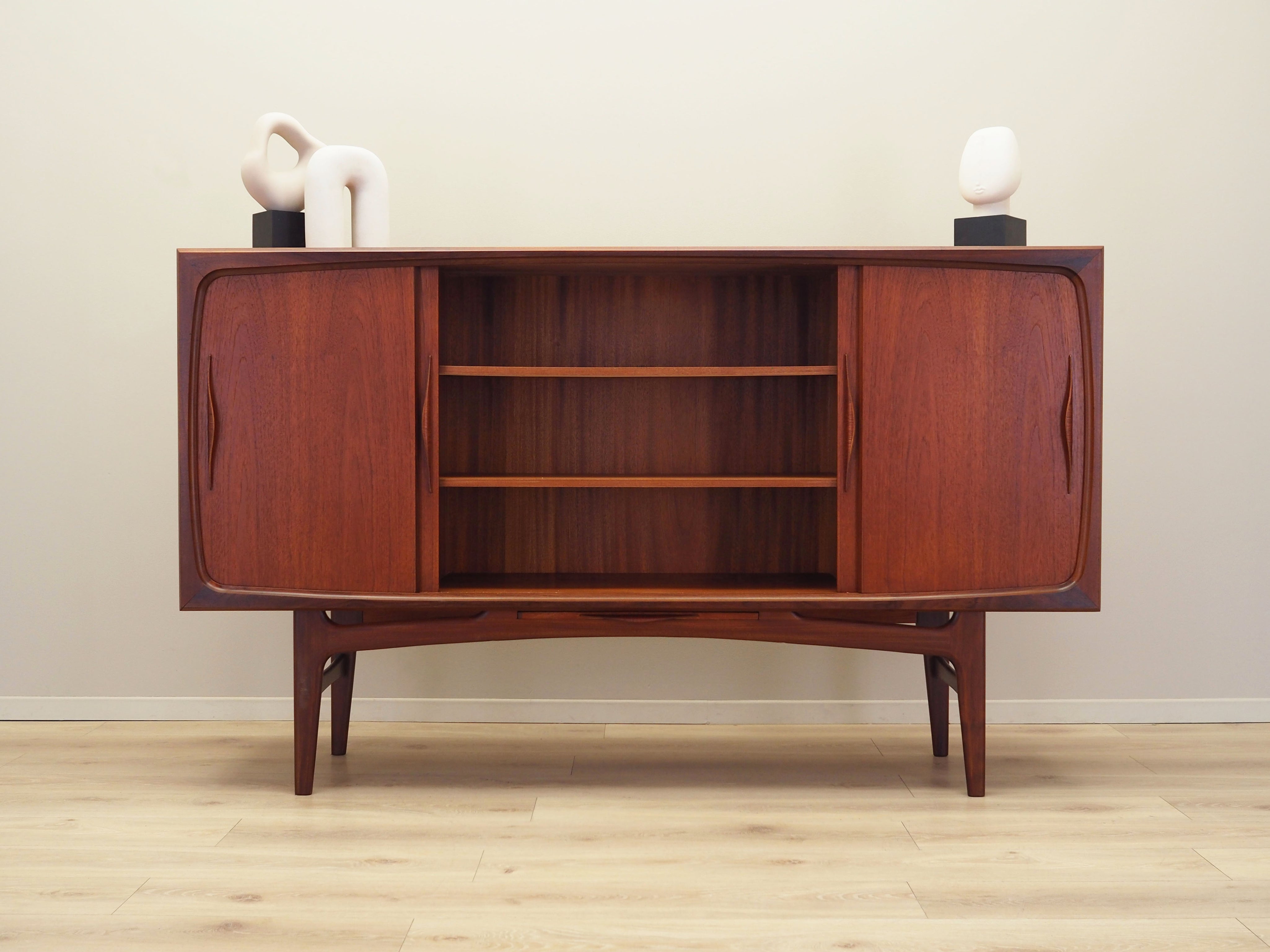 Teak_highboard,_Danish_design,_1970s,_production:_Denmark