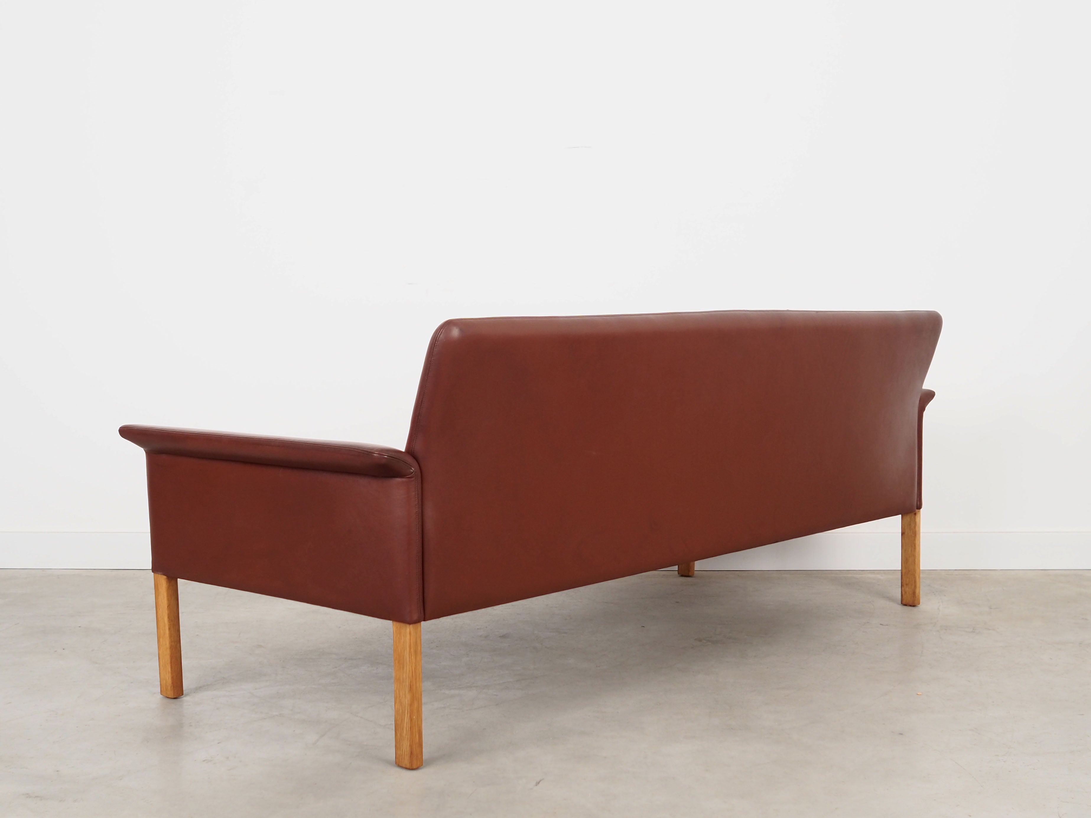 Brown_leather_sofa,_Danish_design,_1960s,_designer:_Hans_Olsen,_production:_CS_Møbler