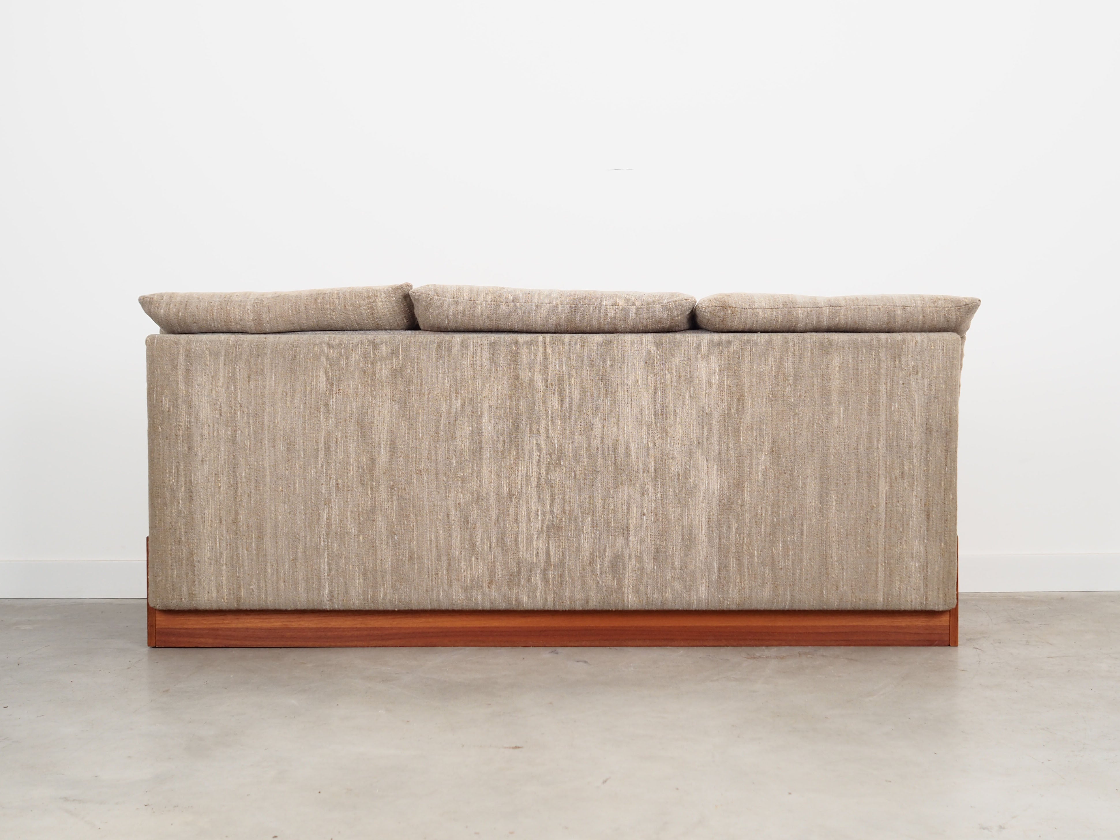 Teak_sofa,_Danish_design,_1970s,_production:_Denmark