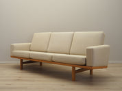 Oak_sofa,_Danish_design,_1960s,_designer:_Hans_J._Wegner