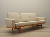 Oak_sofa,_Danish_design,_1960s,_designer:_Hans_J._Wegner