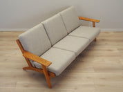 Oak_sofa,_Danish_design,_1960s,_designer:_Hans_J._Wegner,_manufacturer:_Getama