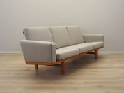 Ash_sofa,_1960s,_Danish_design,_designer:_Hans._J._Wegner,_production:_Getama
