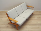 Oak_sofa,_Danish_design,_1960s,_designer:_Hans_J._Wegner,_manufacturer:_Getama