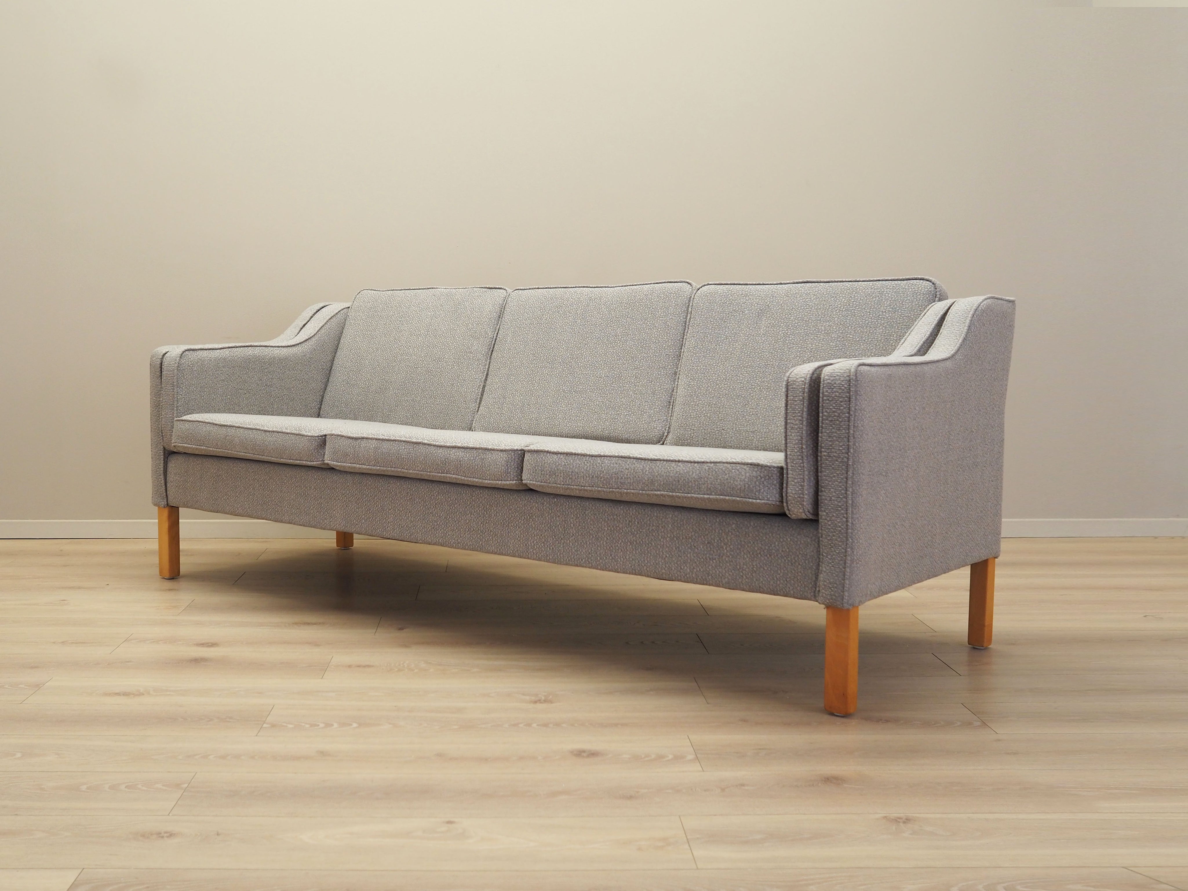 Beech_sofa,_Danish_design,_1970s,_production:_Denmark