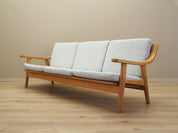 Oak_sofa,_Danish_design,_1960s,_designer:_Hans_J._Wegner,_manufacturer:_Getama