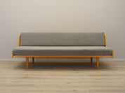 Beech_sofa,_Danish_design,_1960s,_designer:_Hans._J._Wegner,_manufacture:_Getama