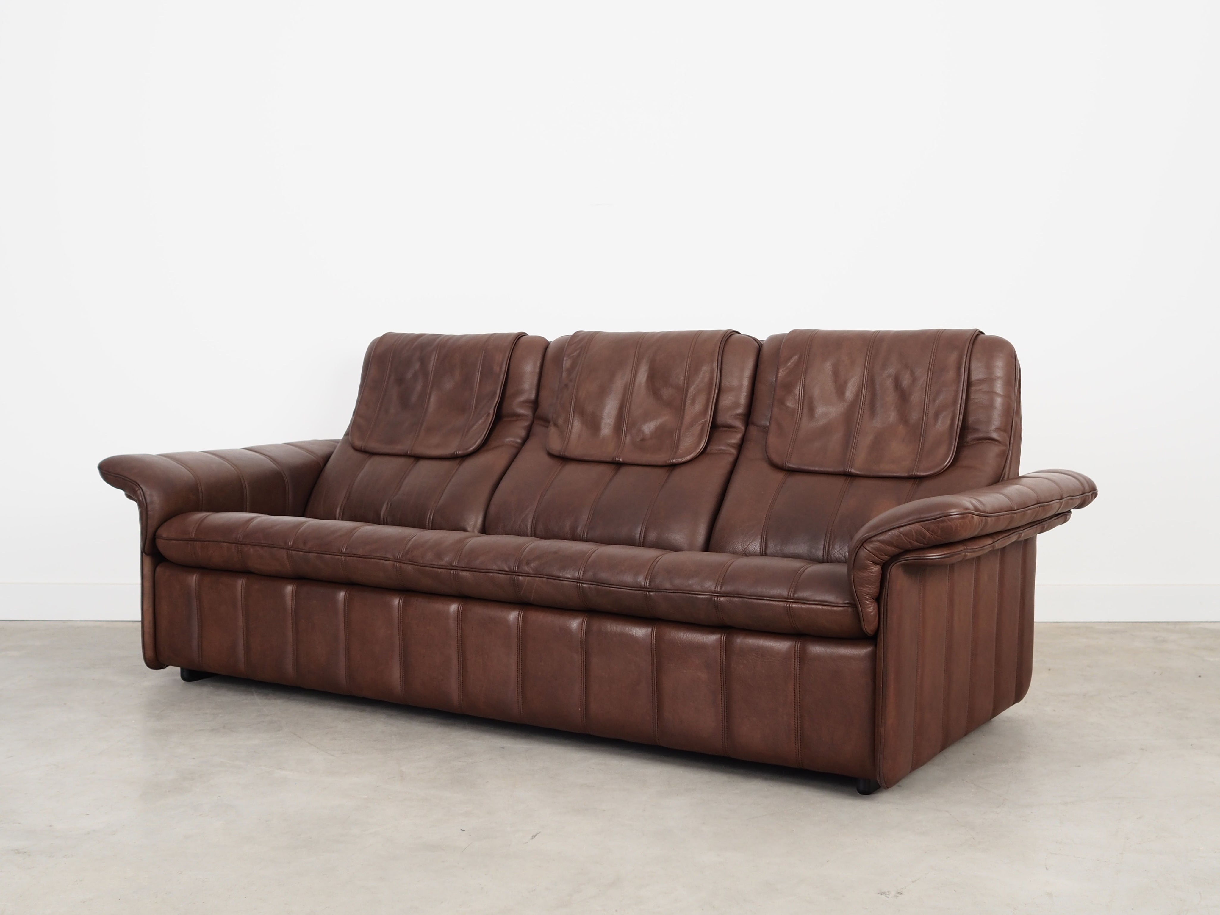 Brown_leather_sofa,_Swiss_design,_1970s,_manufacture:_De_Sede