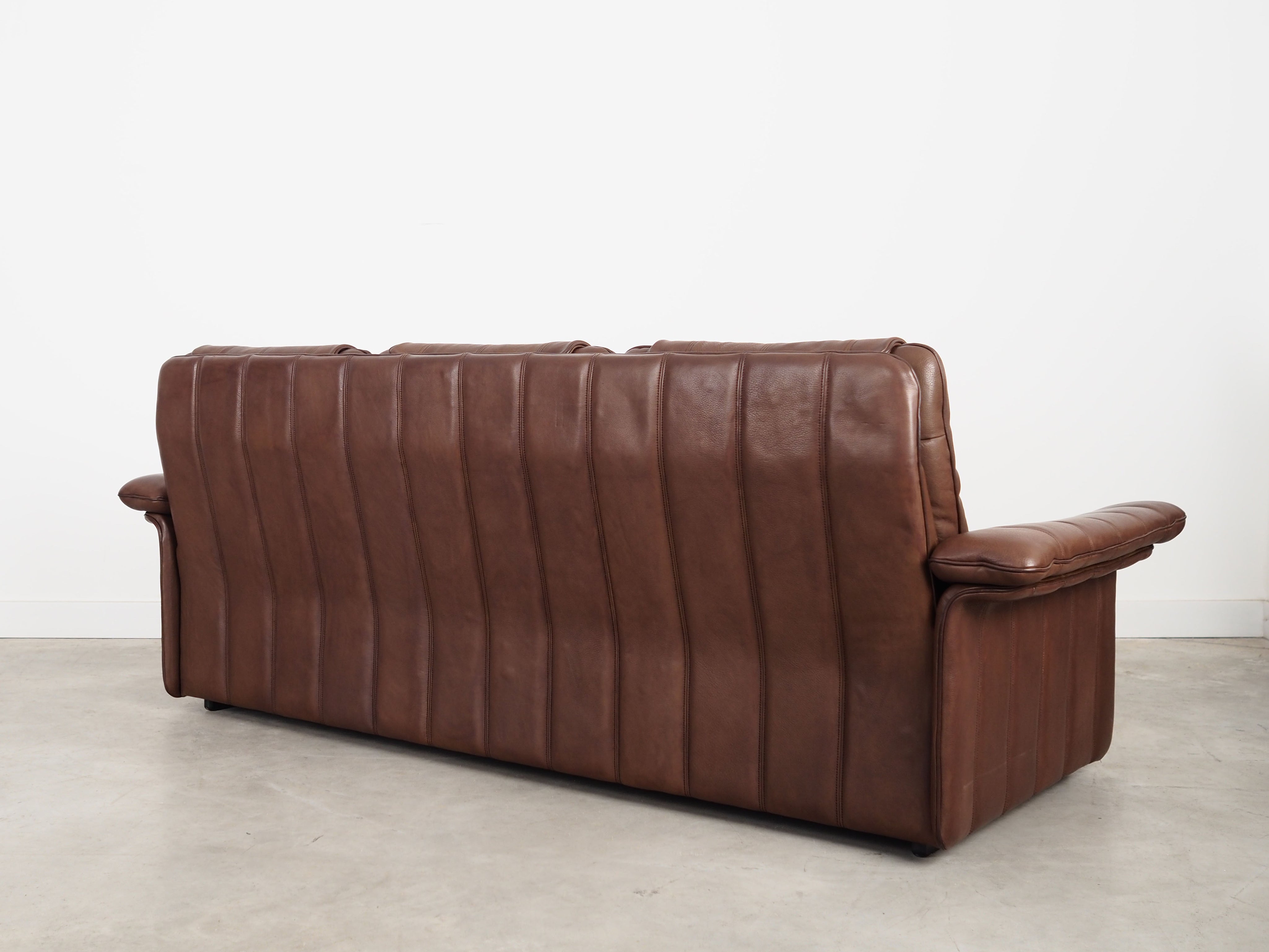 Brown_leather_sofa,_Swiss_design,_1970s,_manufacture:_De_Sede