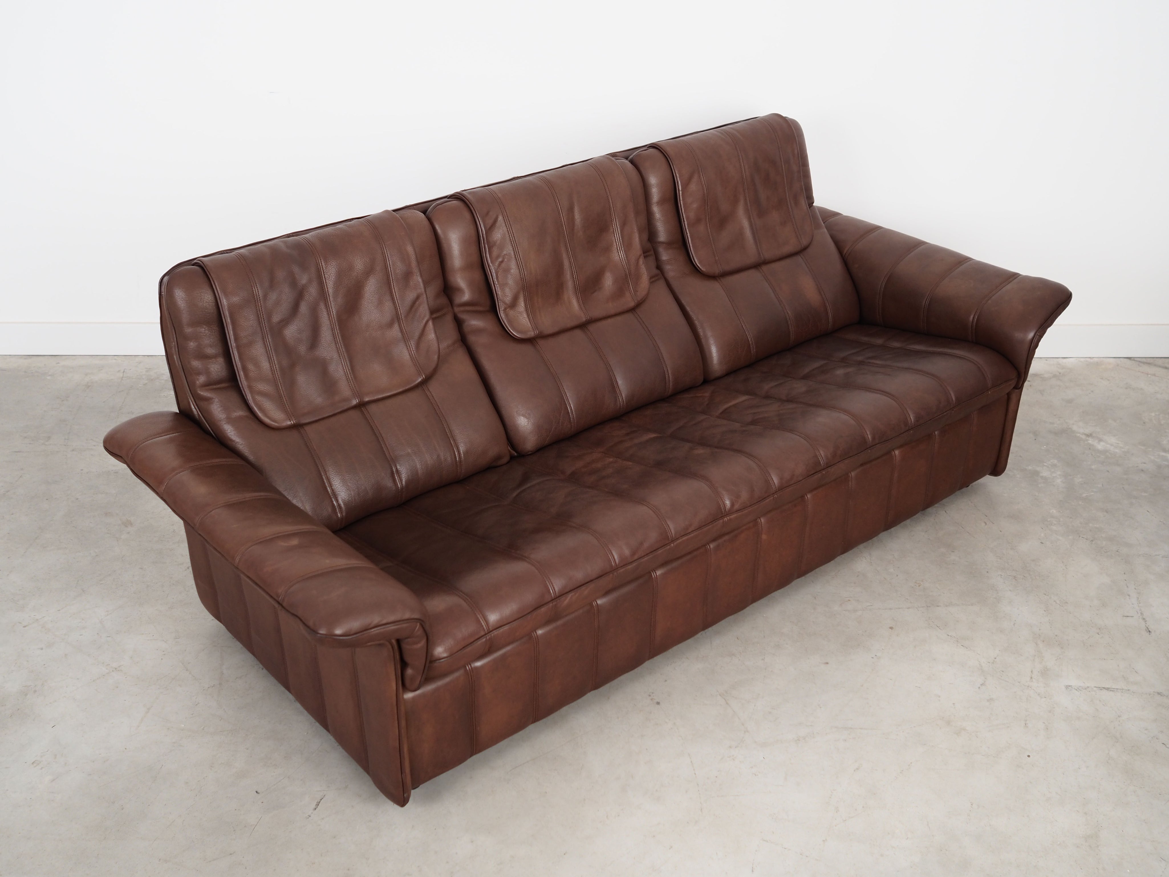 Brown_leather_sofa,_Swiss_design,_1970s,_manufacture:_De_Sede