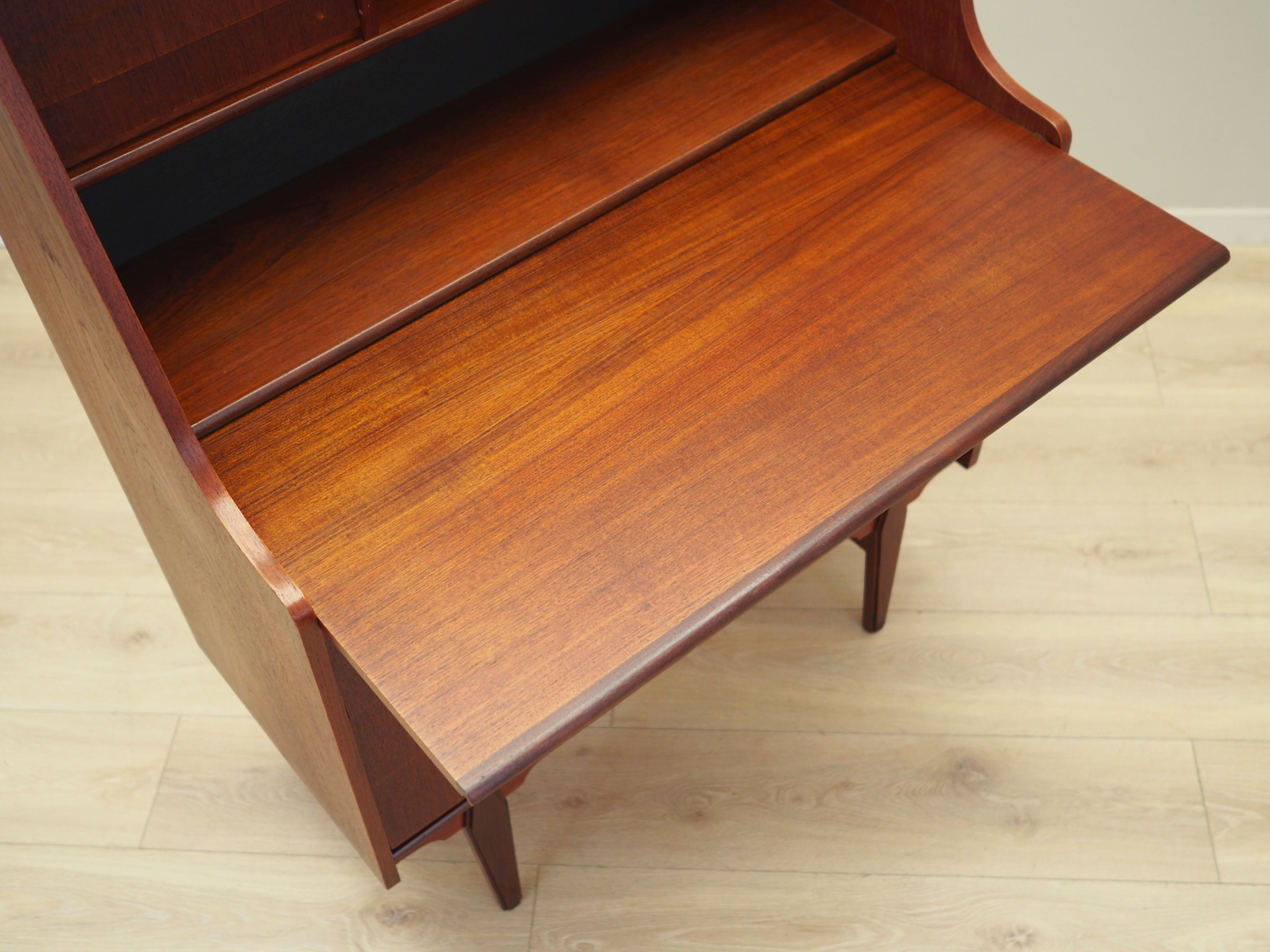 Teak_secretary,_Danish_design,_1970s,_production:_Denmark