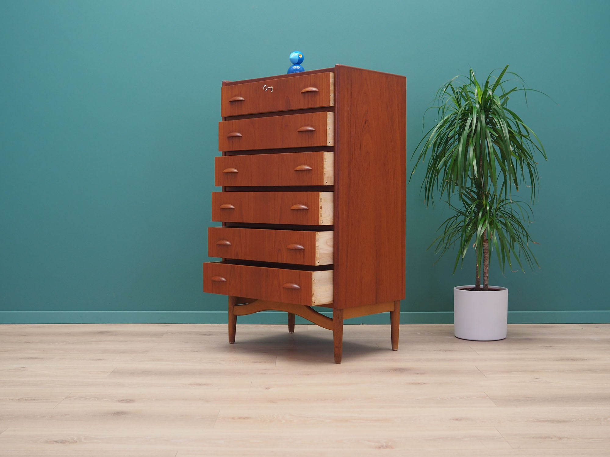 Teak_chest_of_drawers,_Danish_design,_1970s,_production:_Denmark