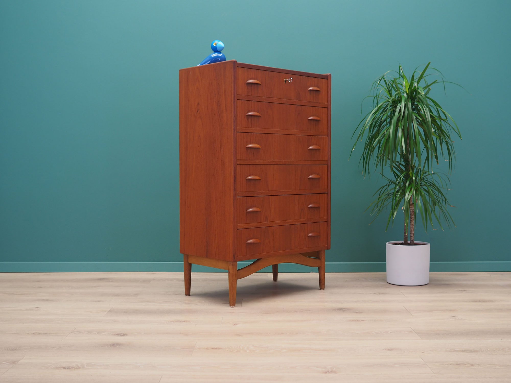 Teak_chest_of_drawers,_Danish_design,_1970s,_production:_Denmark