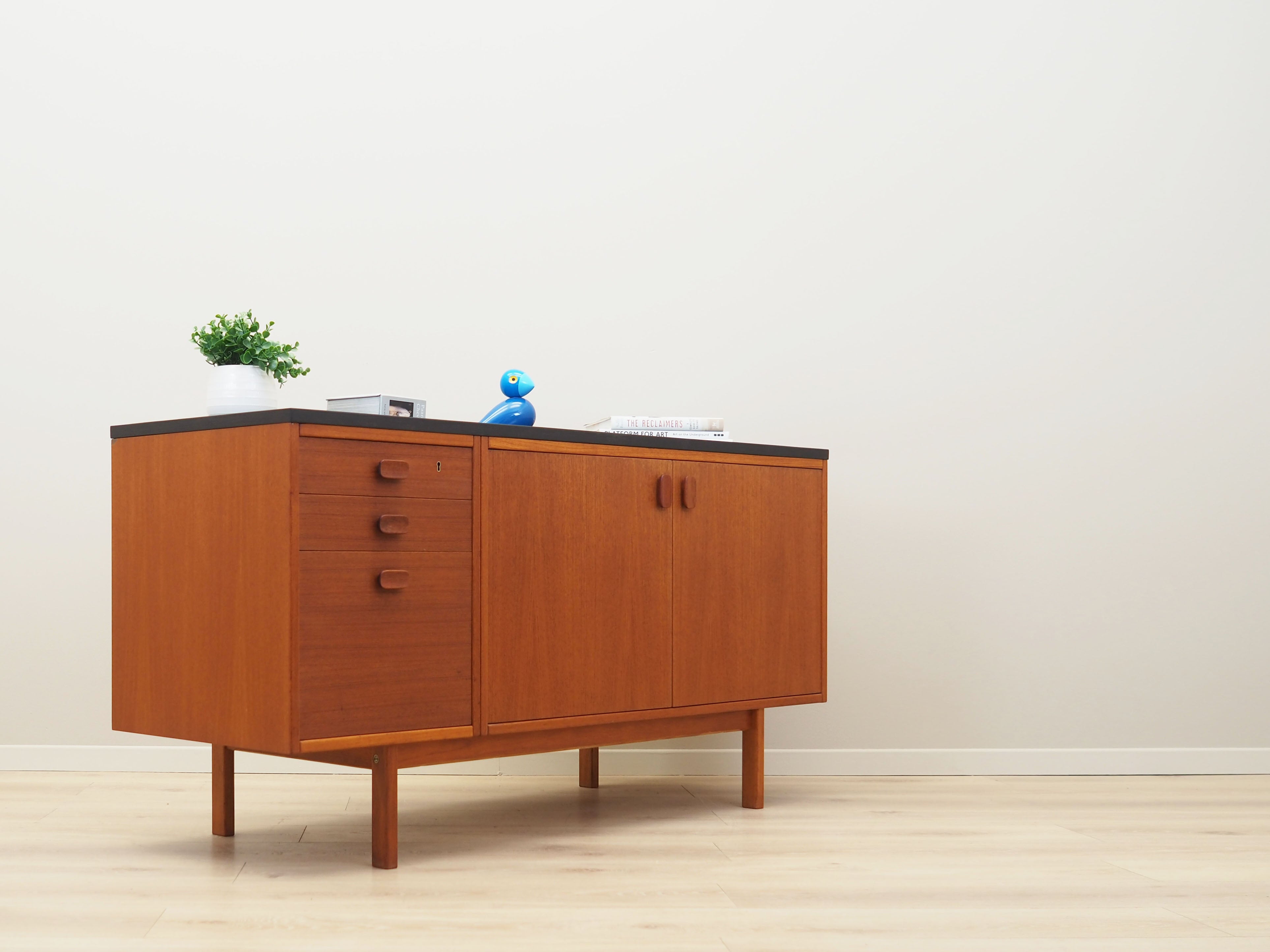 Teak_dresser,_Danish_design,_1960s,_production:_Denmark