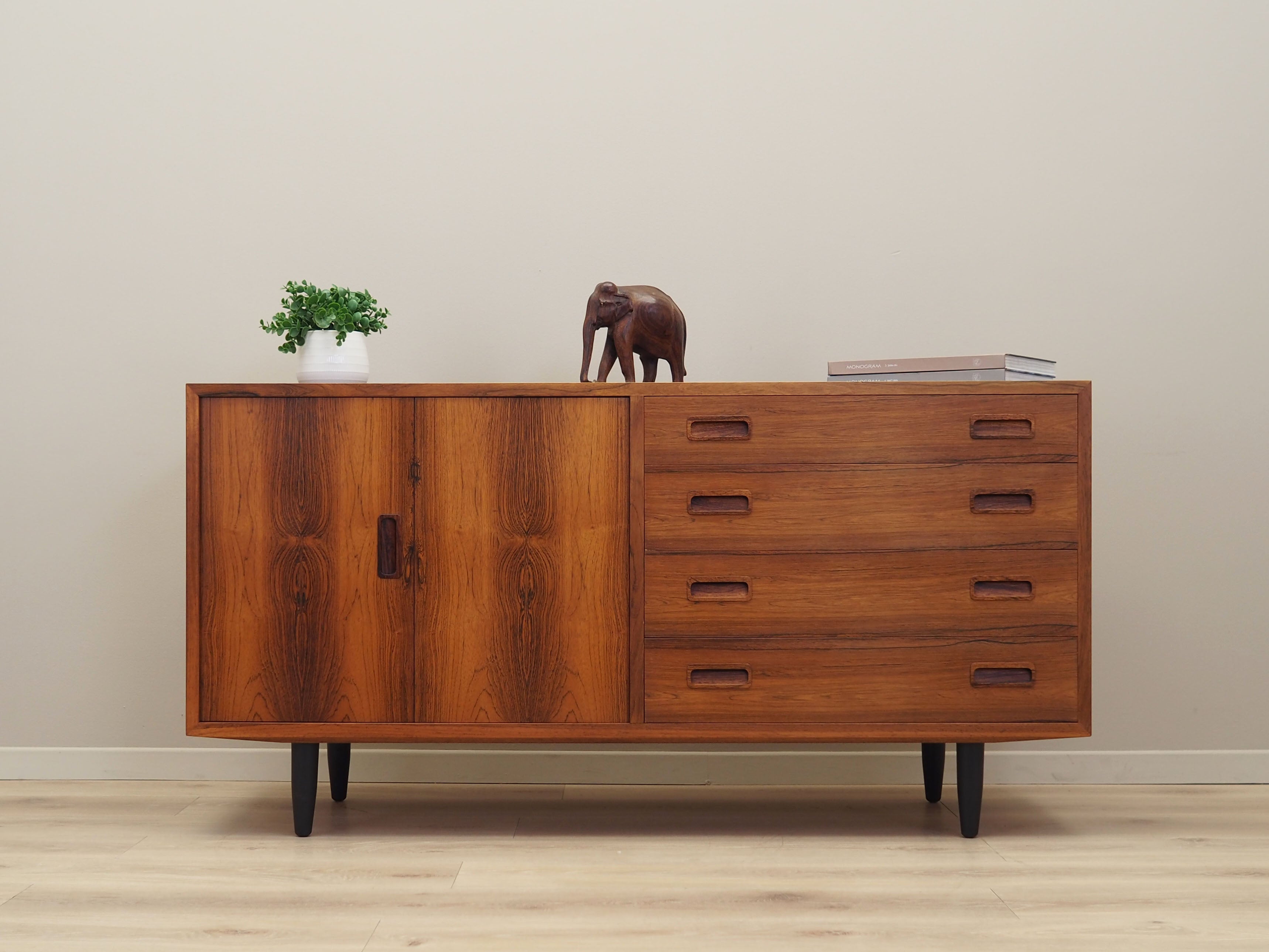 Rosewood_dresser,_Danish_design,_1970s,_designer:_Carlo_Jensen,_production:_Hundevad