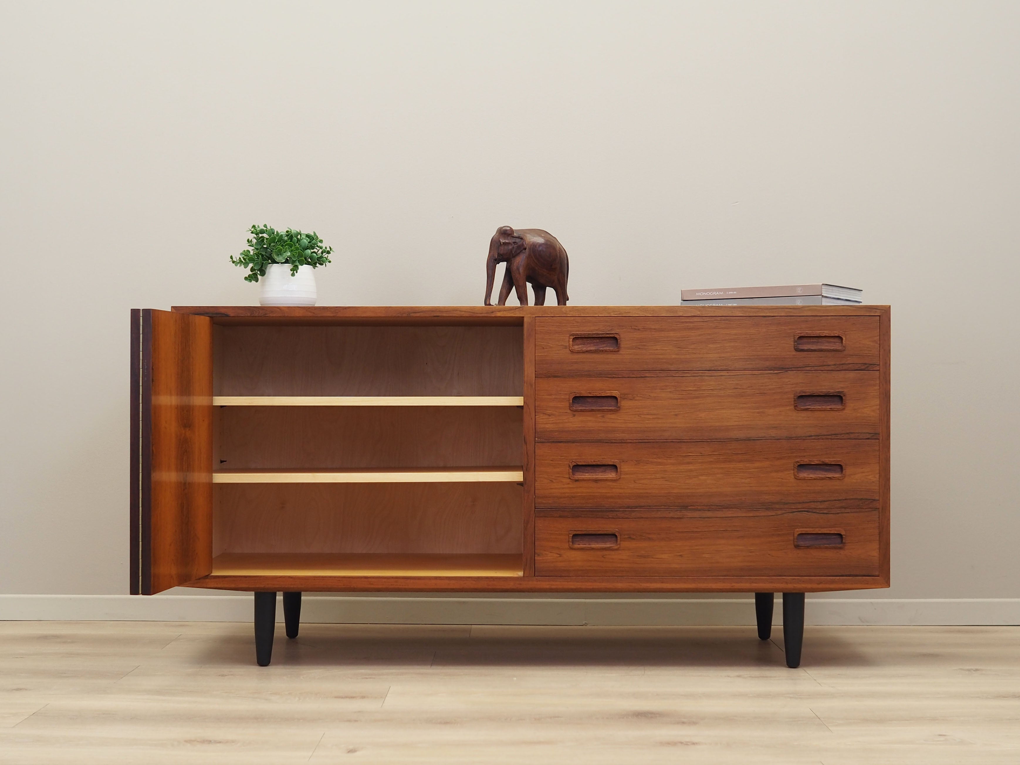 Rosewood_dresser,_Danish_design,_1970s,_designer:_Carlo_Jensen,_production:_Hundevad