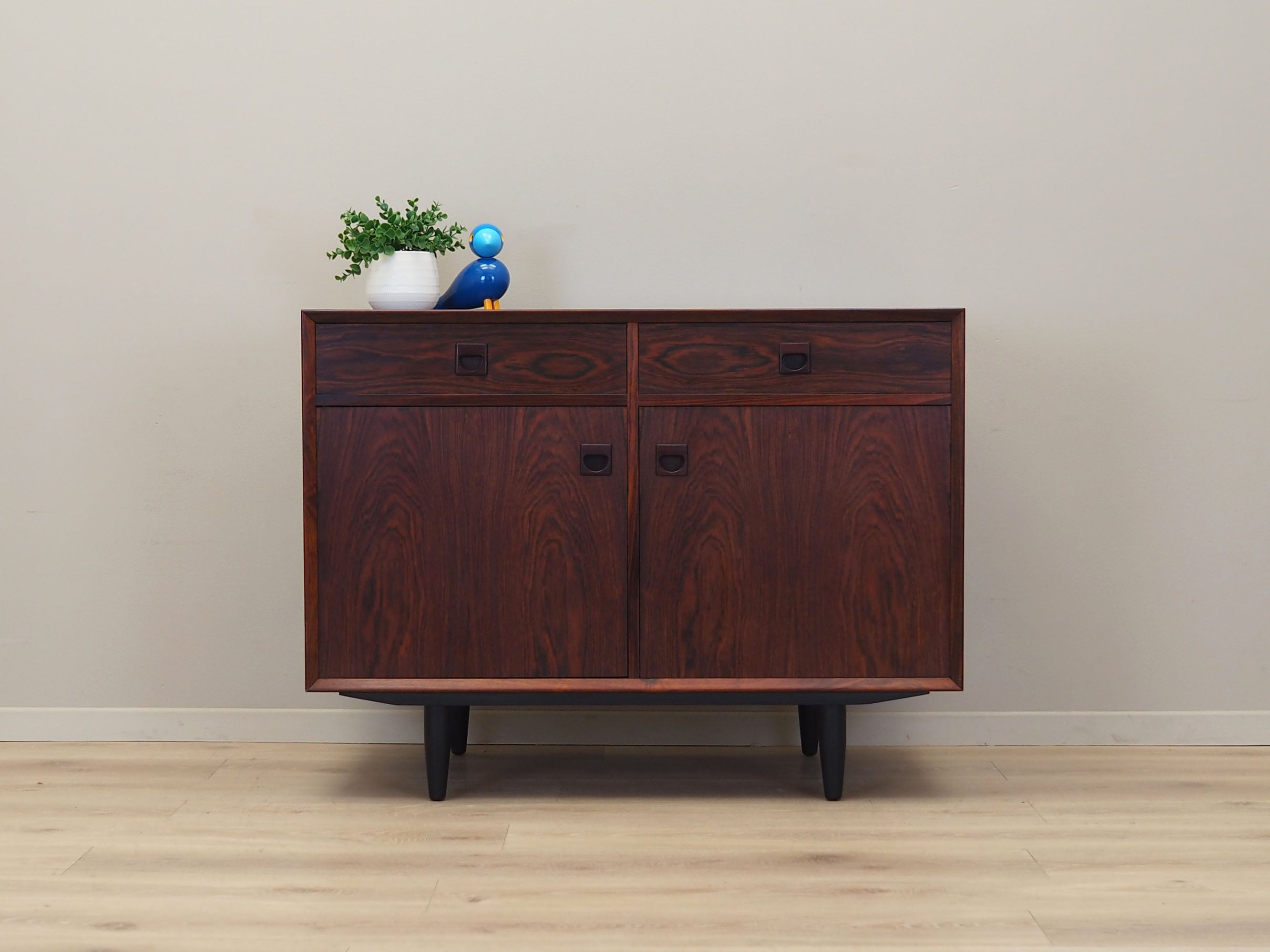 Rosewood_dresser,_Danish_design,_1970s,_production:_Denmark