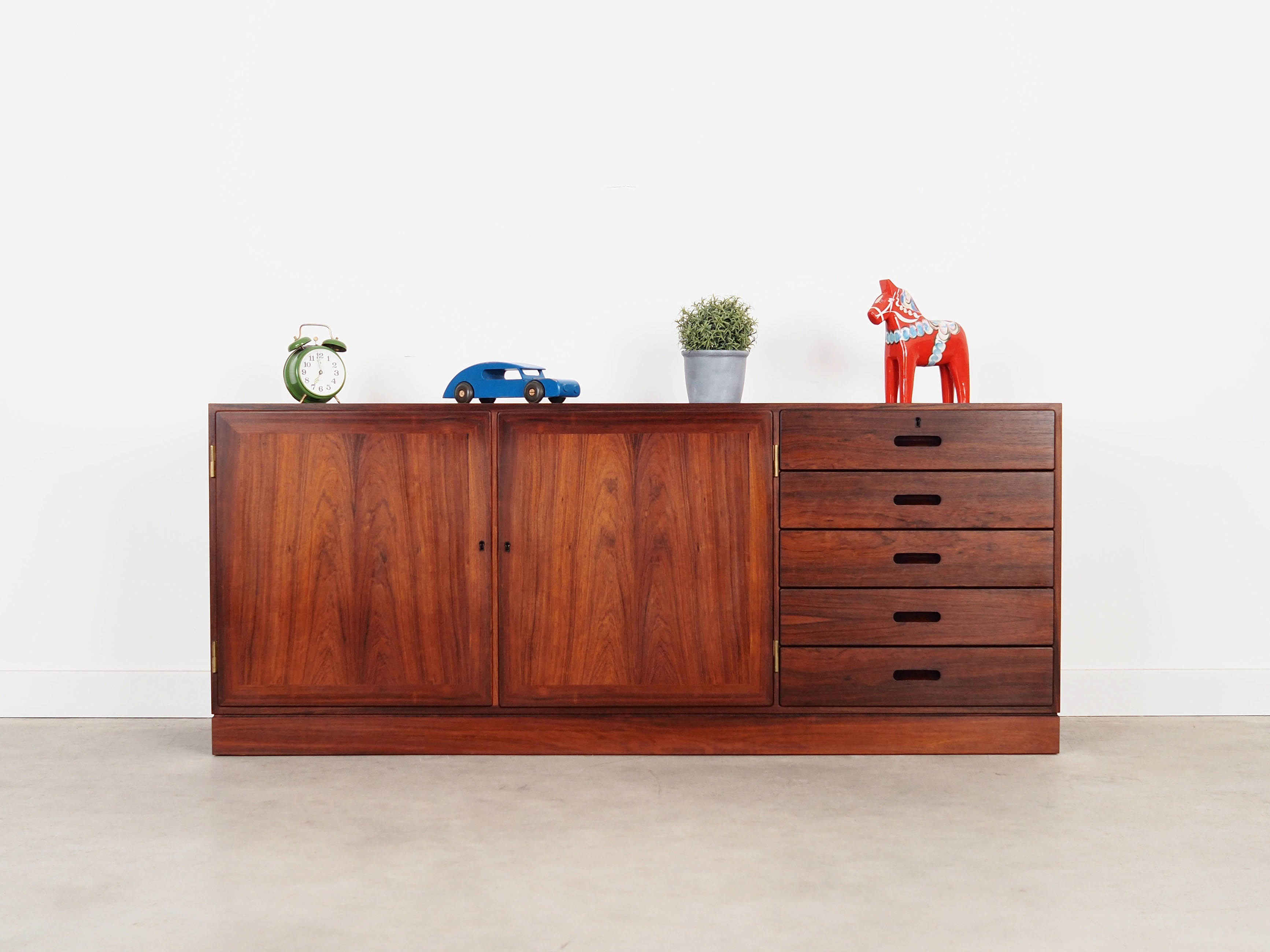Rosewood_dresser,_Danish_design,_1970s,_designer:_Kai_Winding