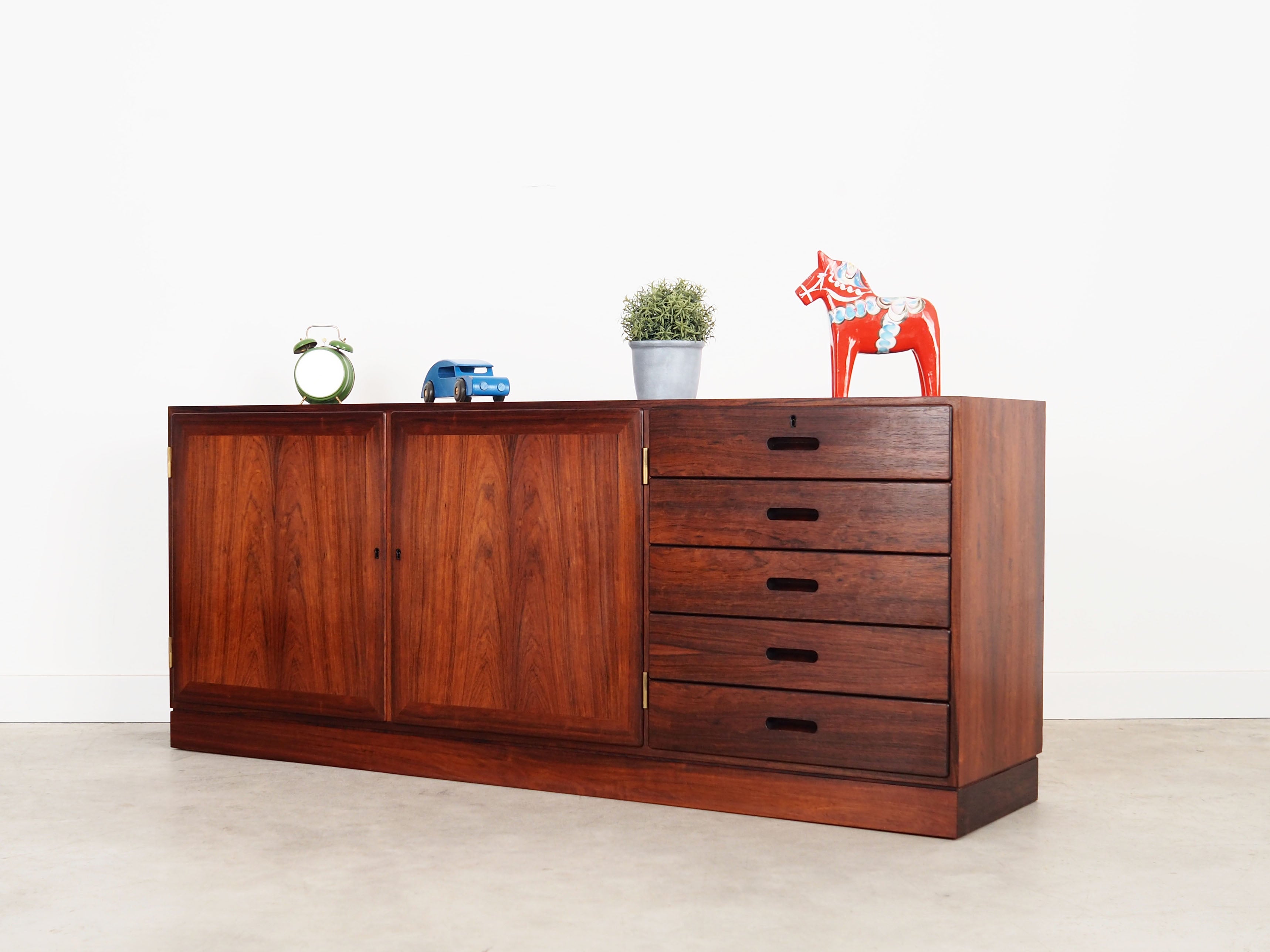 Rosewood_dresser,_Danish_design,_1970s,_designer:_Kai_Winding
