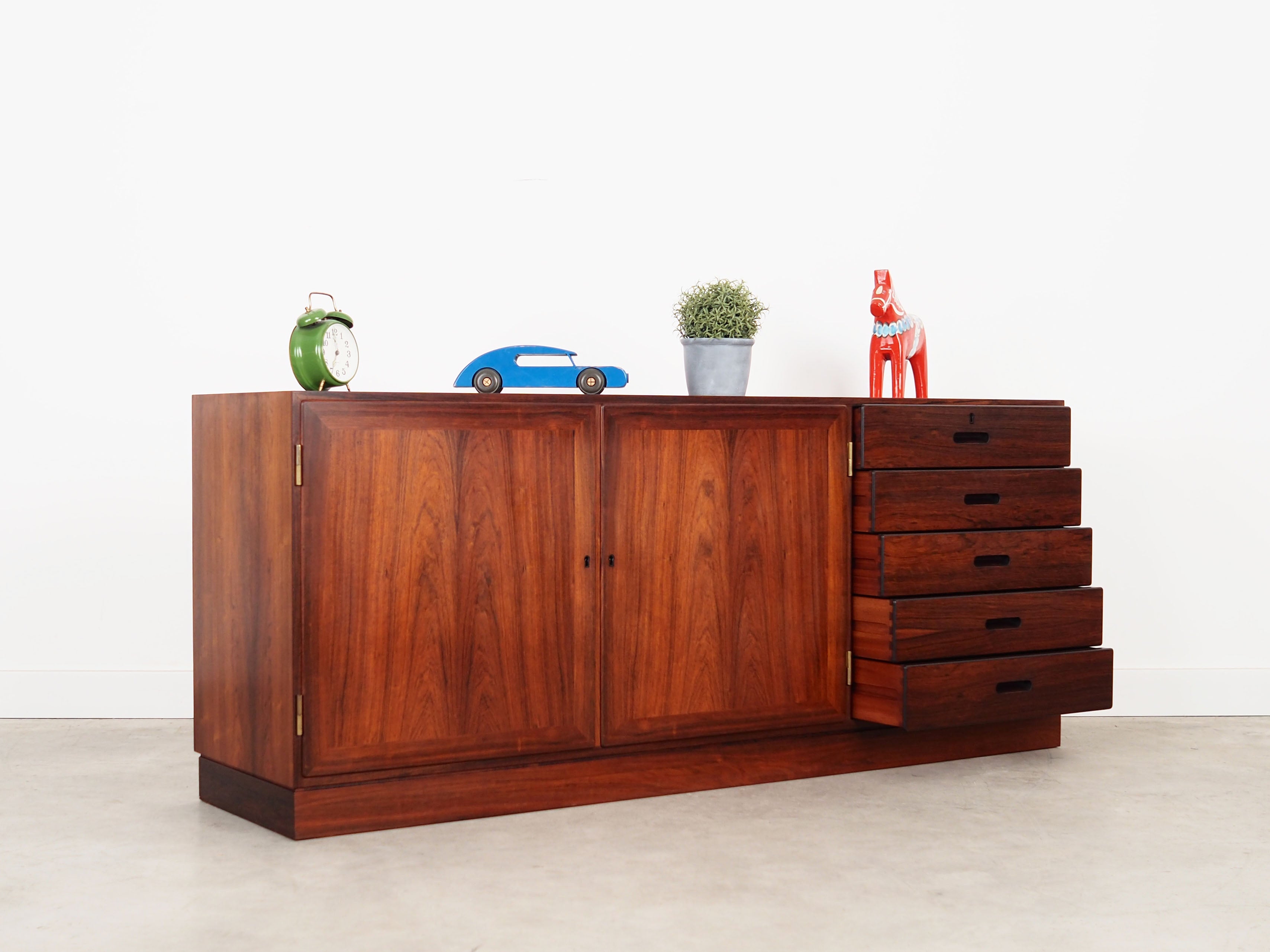 Rosewood_dresser,_Danish_design,_1970s,_designer:_Kai_Winding