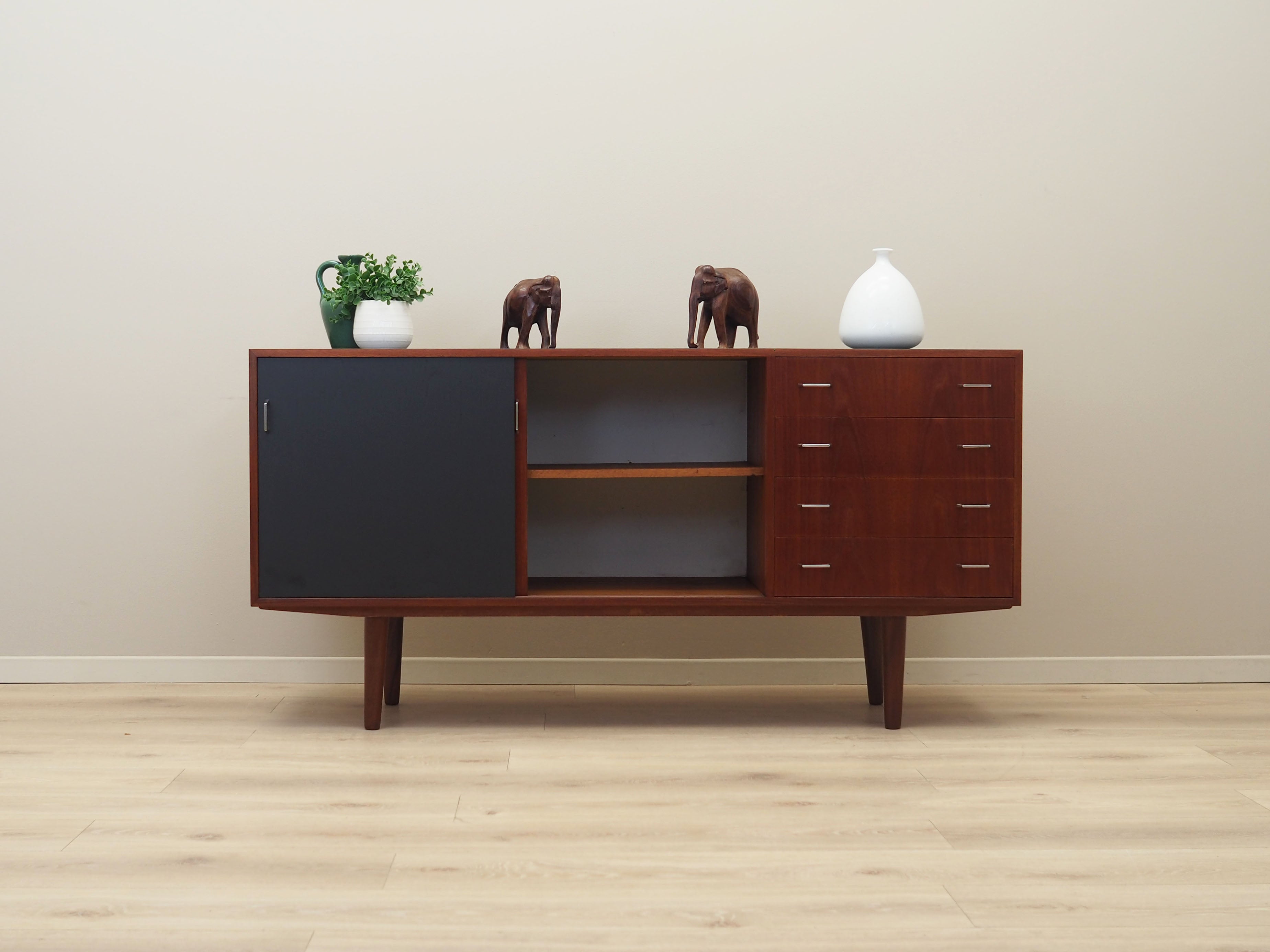 Teak_dresser,_Danish_design,_1960s,_production:_Denmark
